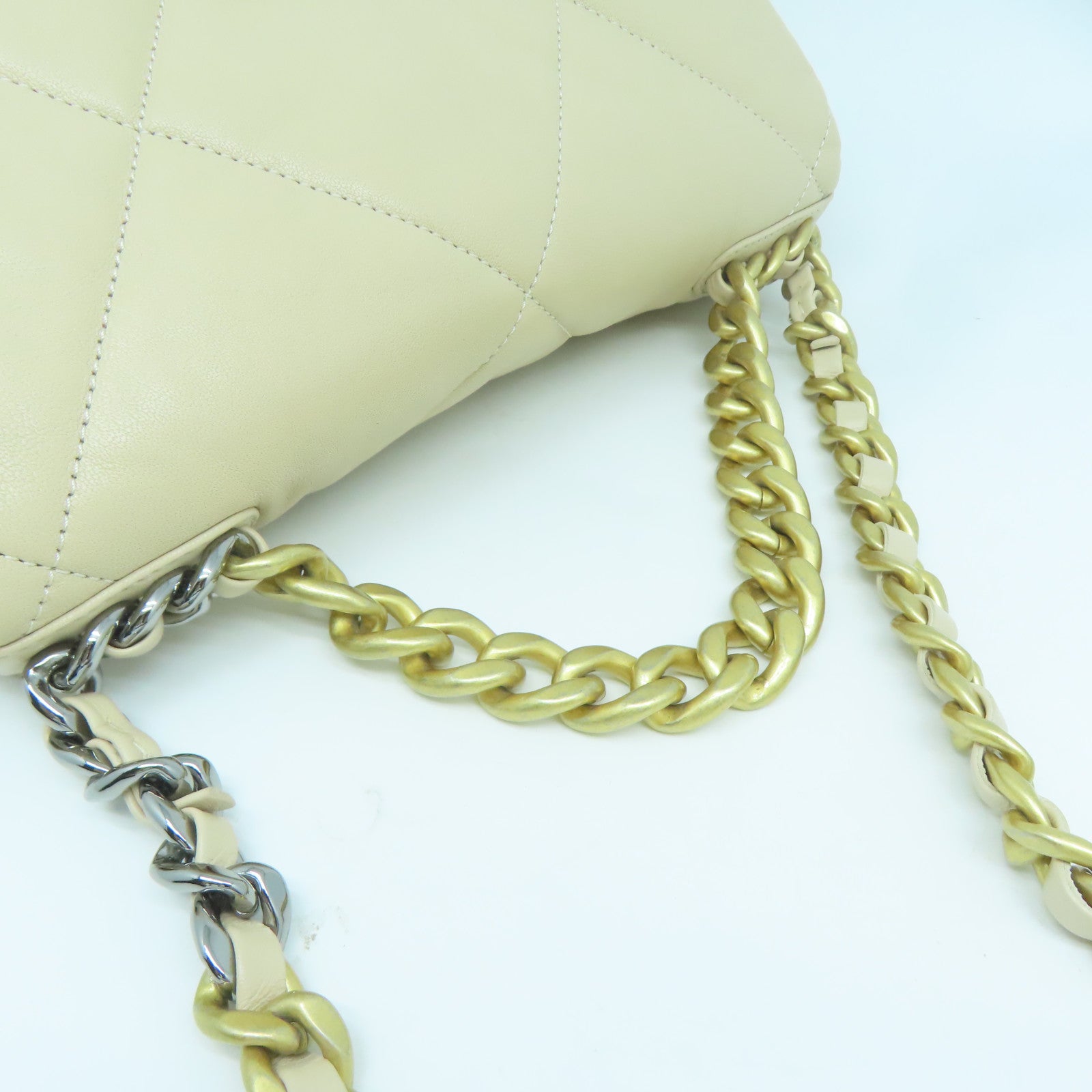 CHANEL 菱格牛皮皮革Chanel 19金扣手挽肩背兩用袋米色