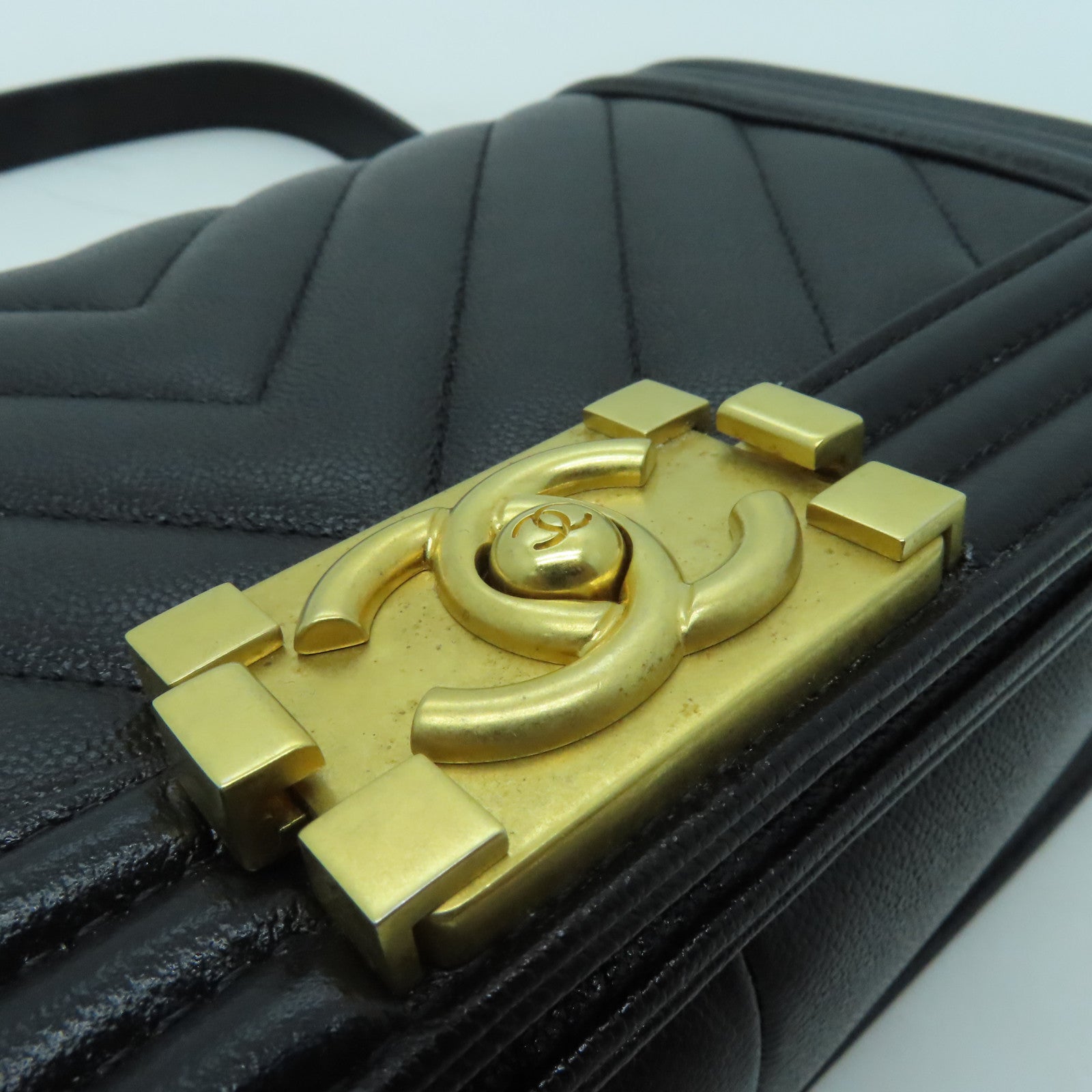CHANEL rhombic cowhide leather Boy Chanel gold buckle shoulder bag black