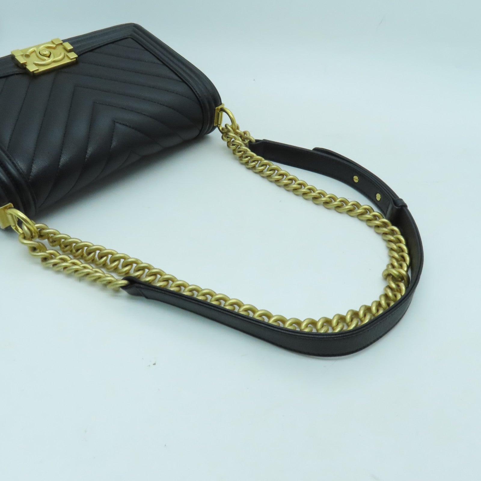 CHANEL rhombic cowhide leather Boy Chanel gold buckle shoulder bag black