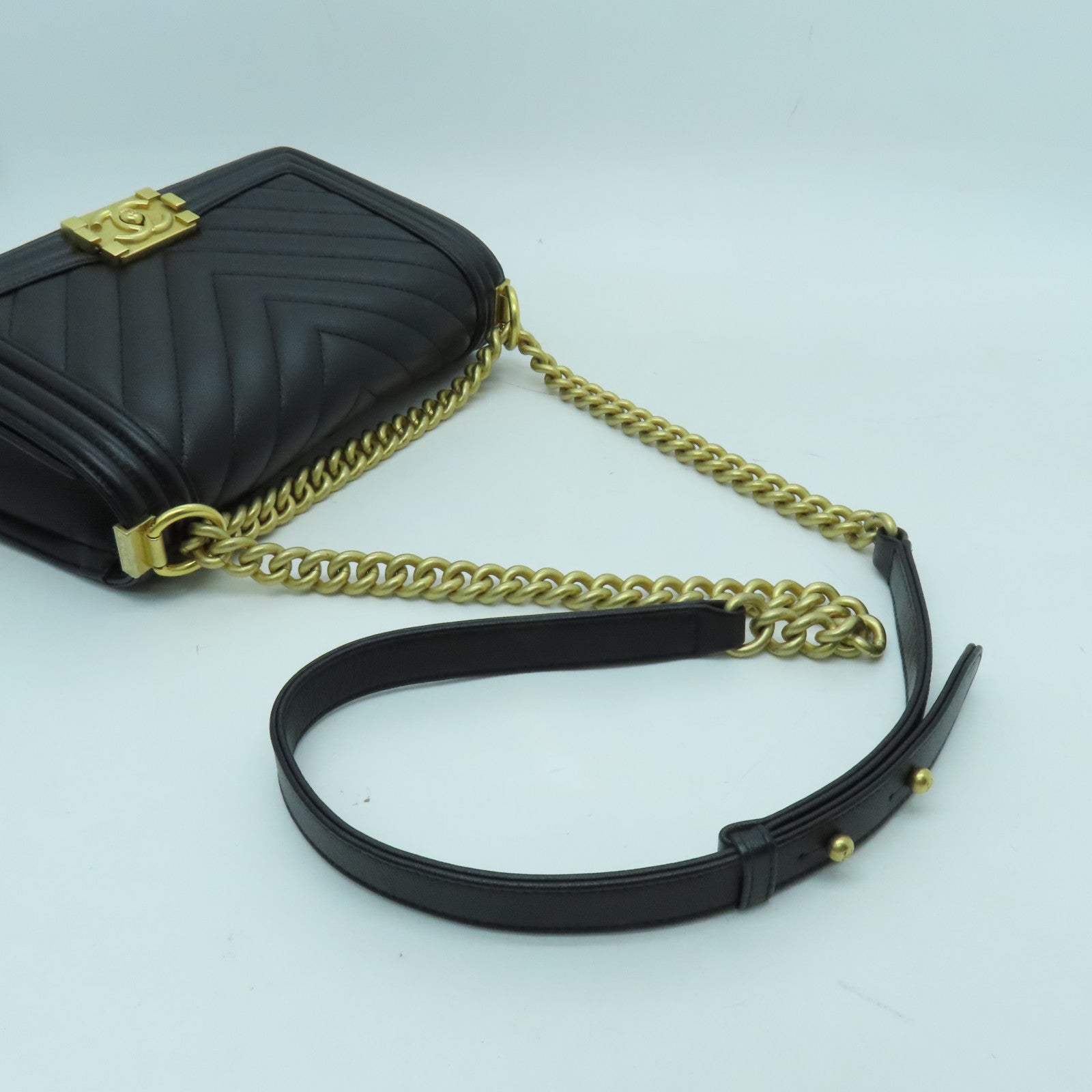 CHANEL rhombic cowhide leather Boy Chanel gold buckle shoulder bag black