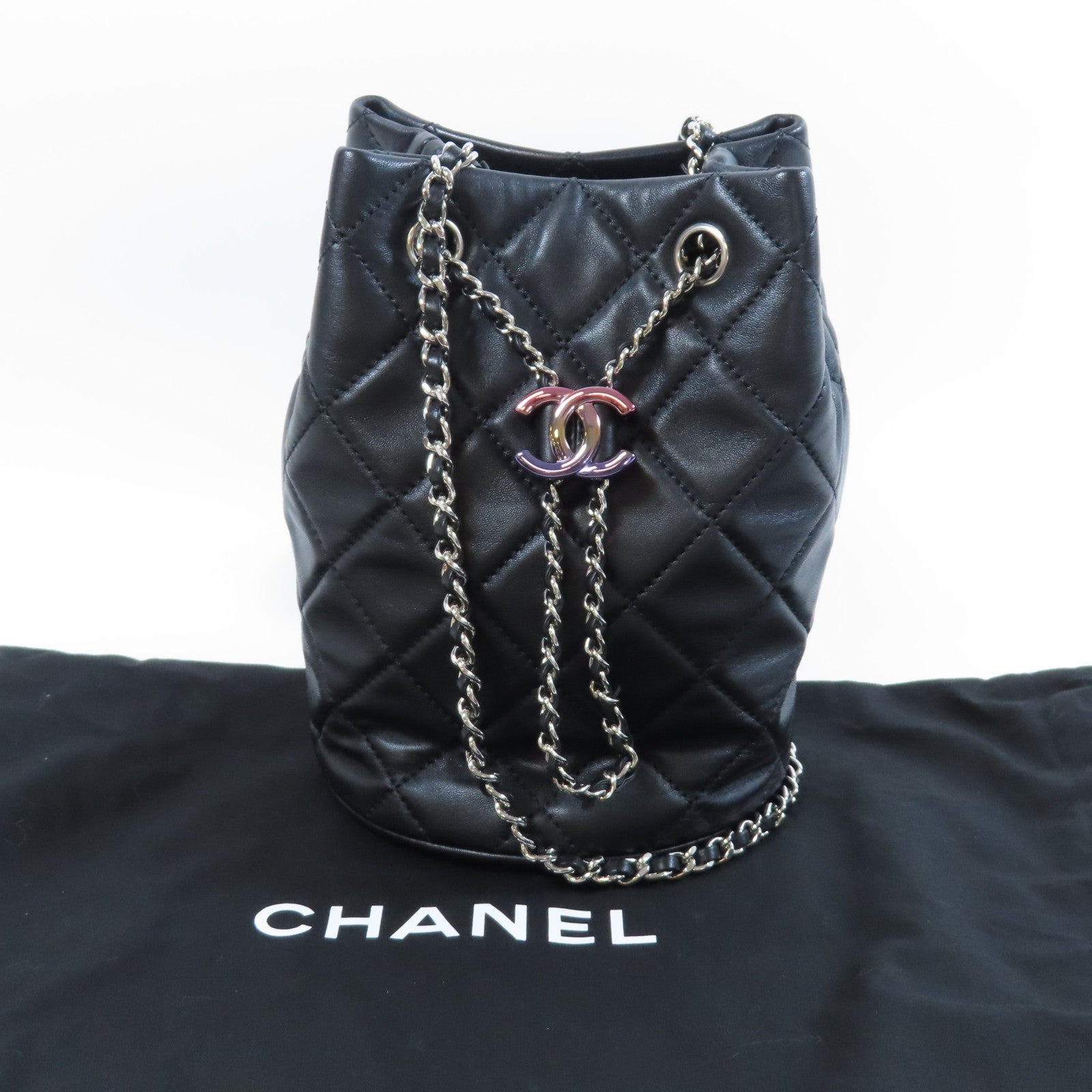 CHANEL 菱格羊皮皮革Mini Bucket Bag銀扣鏈帶肩背袋黑色