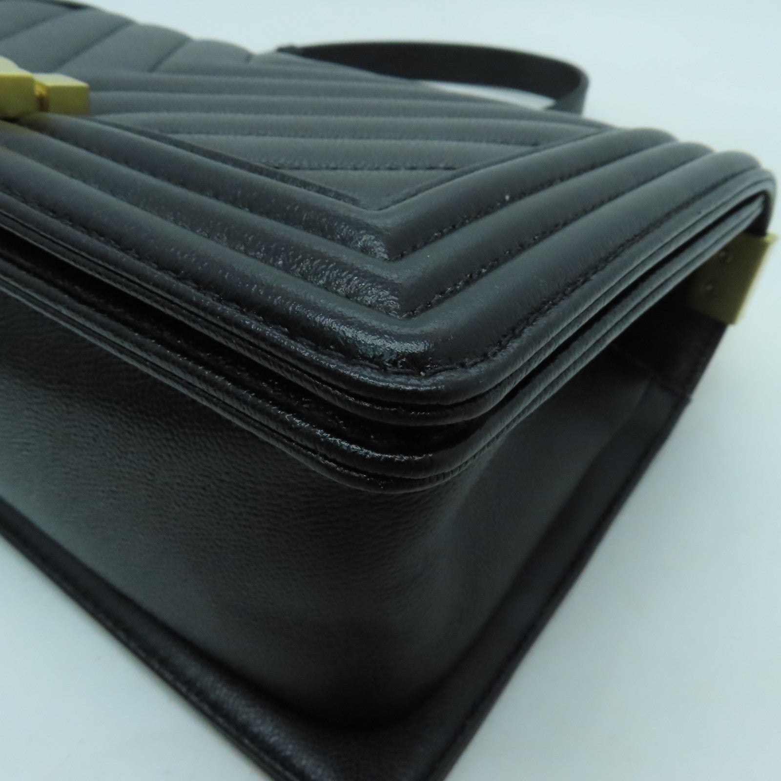 CHANEL rhombic cowhide leather Boy Chanel gold buckle shoulder bag black