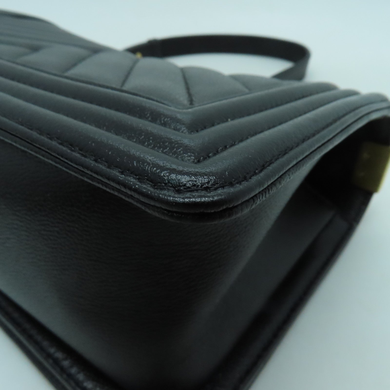CHANEL rhombic cowhide leather Boy Chanel gold buckle shoulder bag black