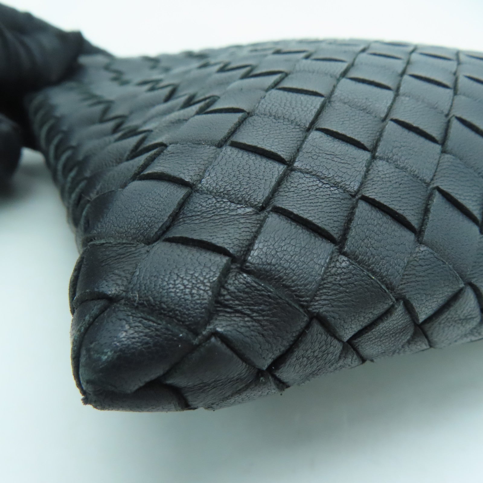 BOTTEGA VENETA 織紋皮革Pouch銀扣手拿包黑色