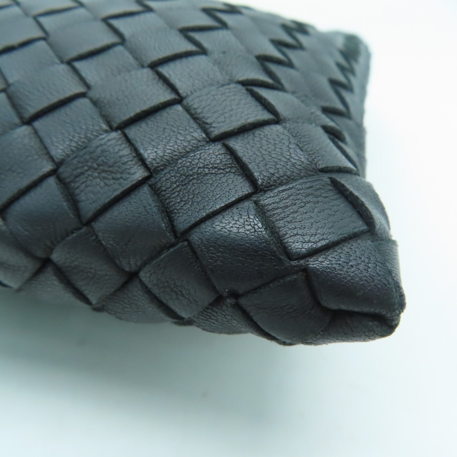 BOTTEGA VENETA 織紋皮革Pouch銀扣手拿包黑色