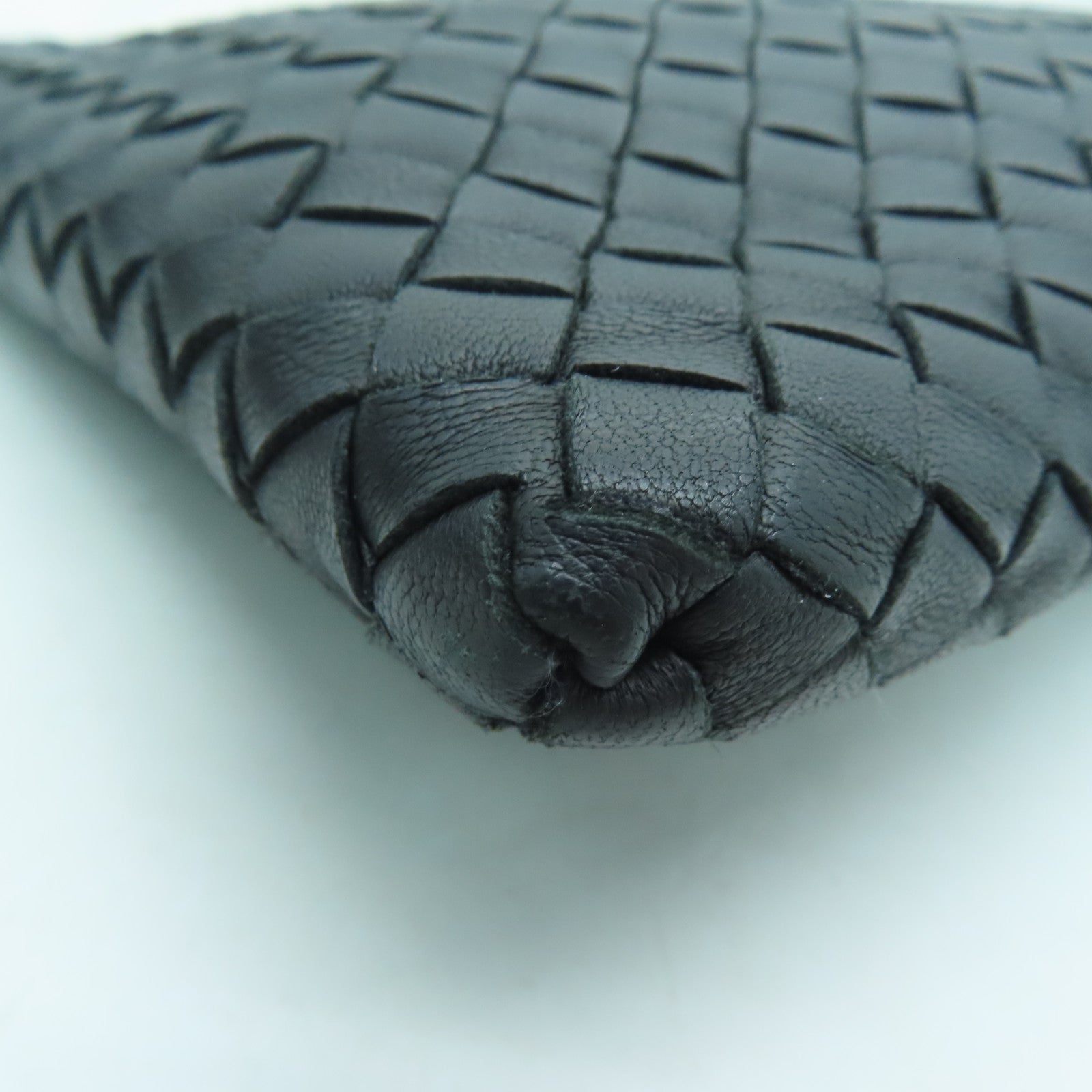 BOTTEGA VENETA 織紋皮革Pouch銀扣手拿包黑色