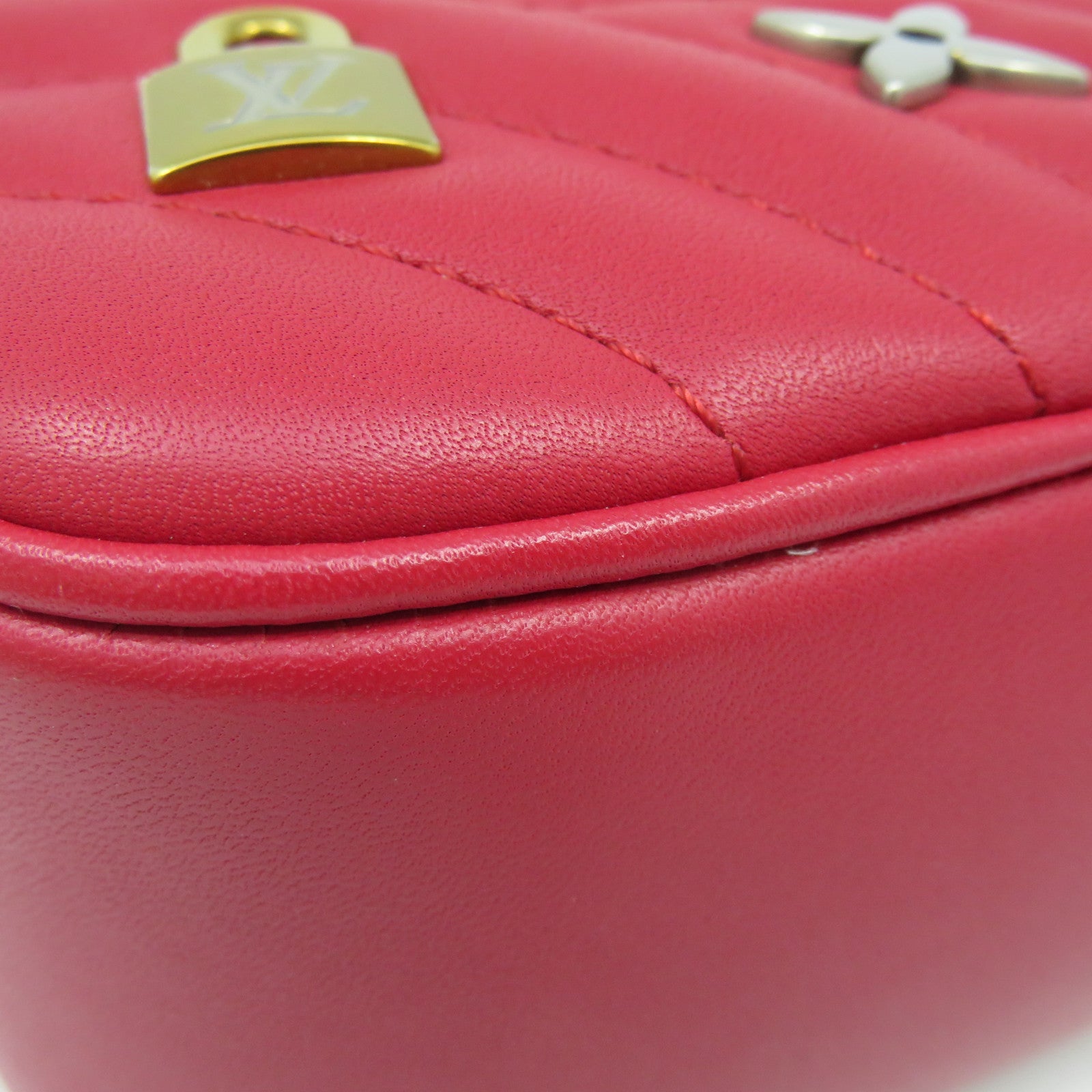 LOUIS VUITTON 【激减优惠】牛皮皮革New Wave Heart Bag金扣链带肩背袋红色