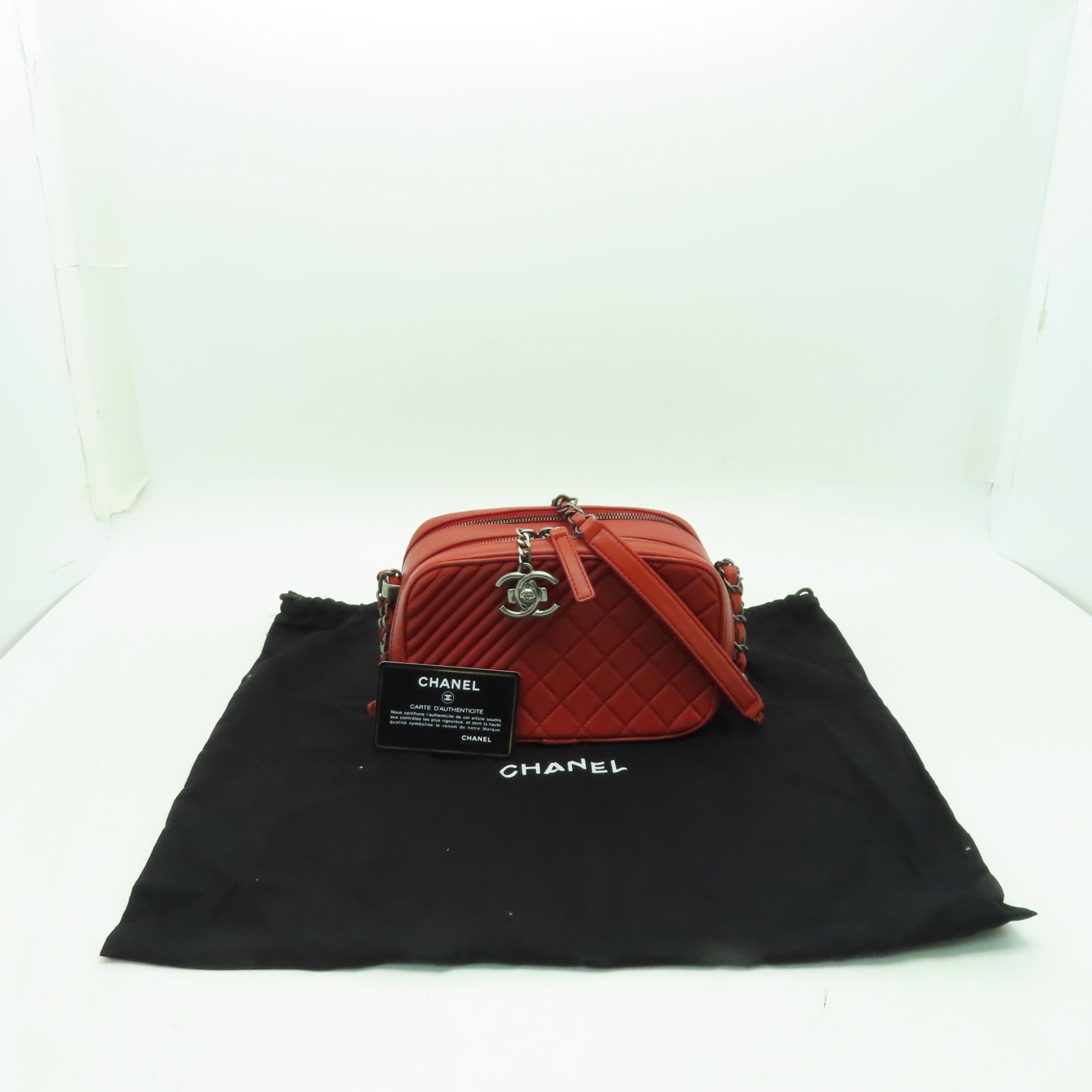 CHANEL 牛皮皮革Coco Boy Camera Bag銀扣鏈帶肩背袋紅色