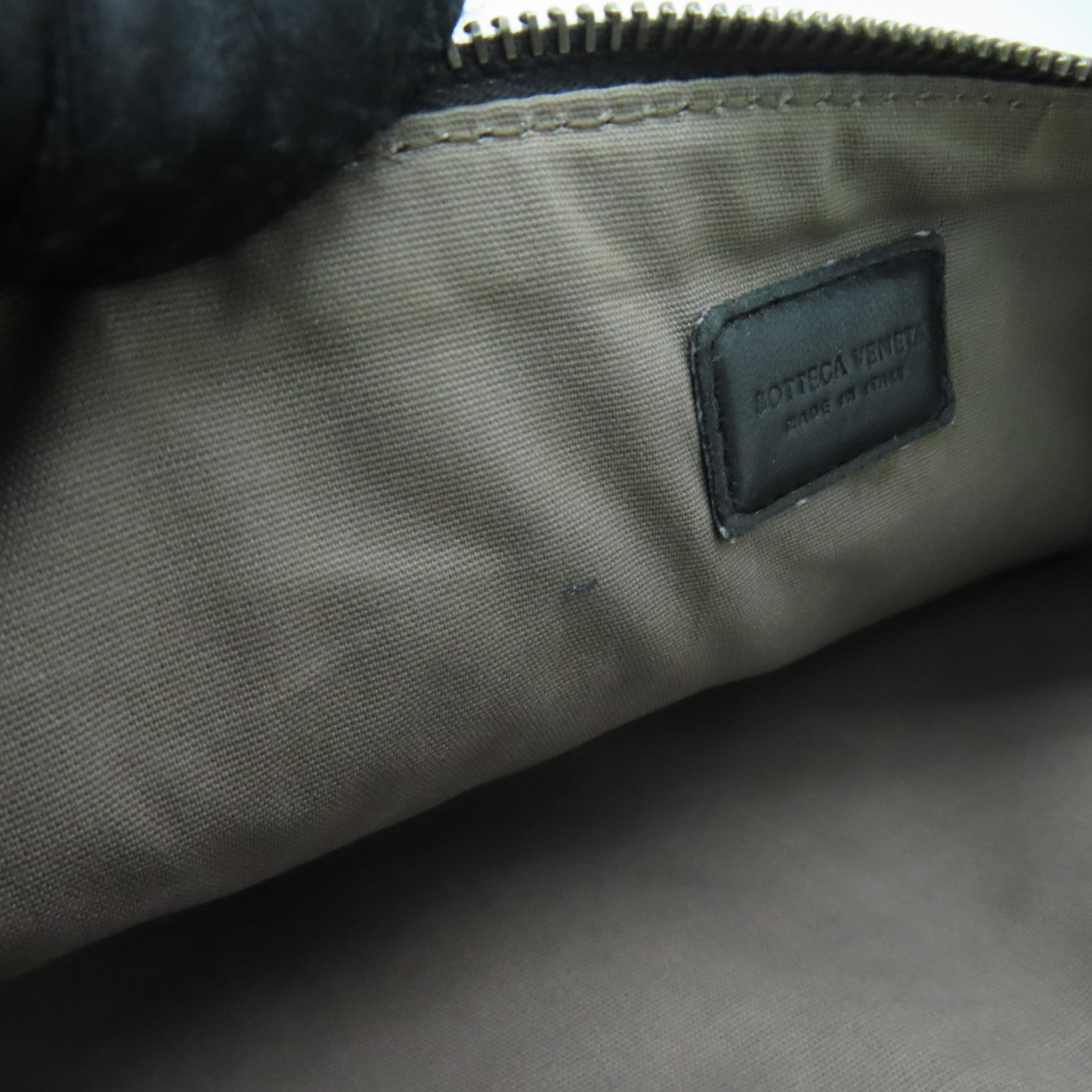 BOTTEGA VENETA 織紋皮革Pouch銀扣手拿包黑色