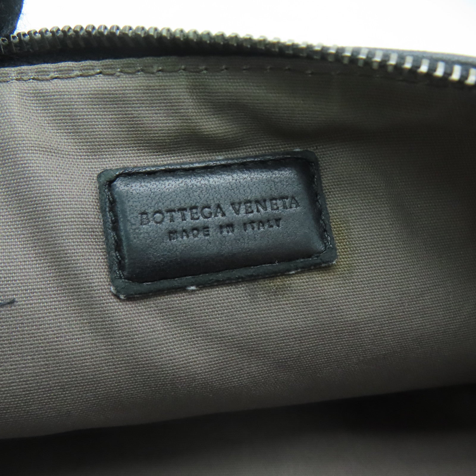 BOTTEGA VENETA 織紋皮革Pouch銀扣手拿包黑色