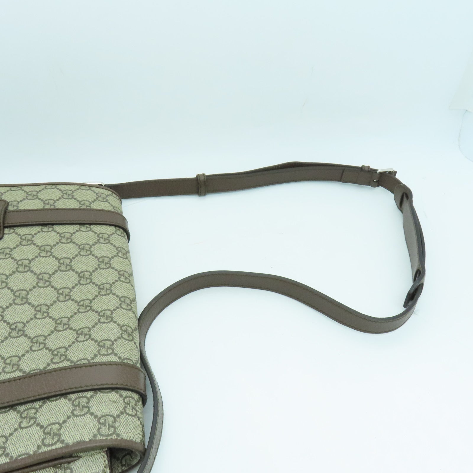 GUCCI 涂层帆布GG Messenger银扣肩背袋啡色