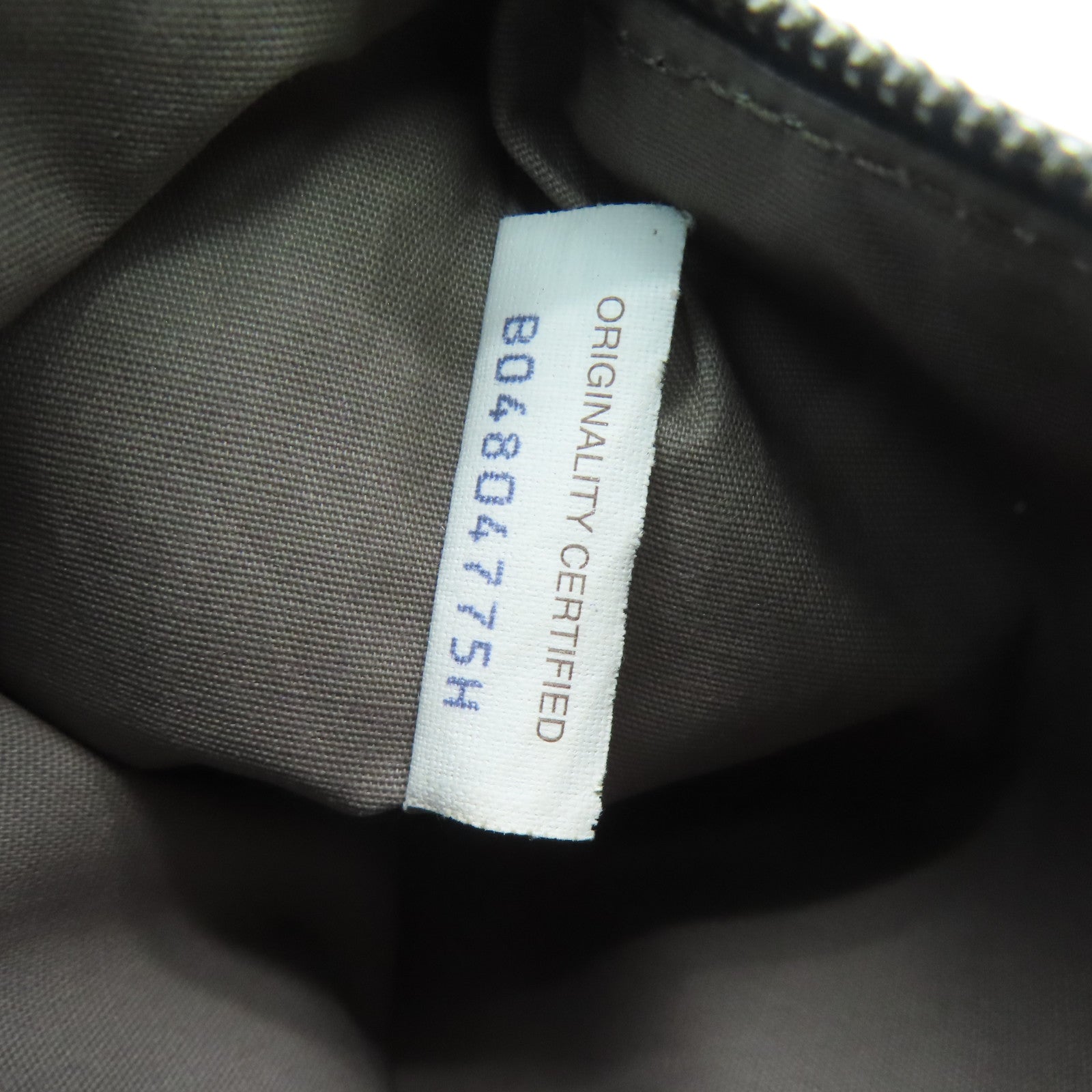 BOTTEGA VENETA 織紋皮革Pouch銀扣手拿包黑色