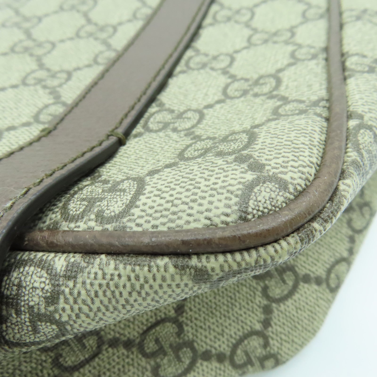 GUCCI 涂层帆布GG Messenger银扣肩背袋啡色