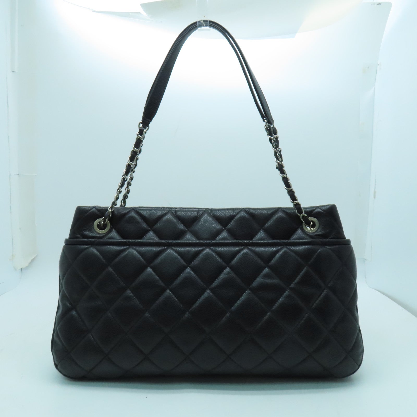 CHANEL rhombic cowhide leather Shoulder Bag silver buckle shoulder bag black