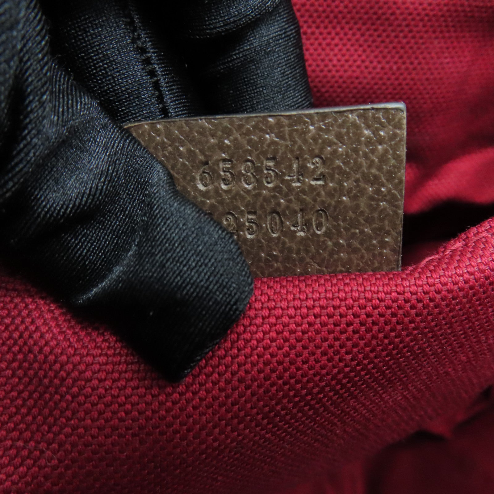 GUCCI 涂层帆布GG Messenger银扣肩背袋啡色