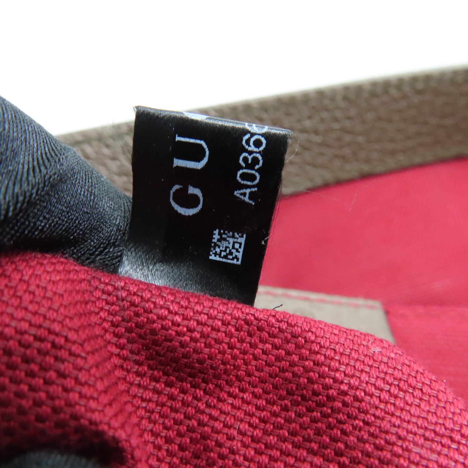 GUCCI 涂层帆布GG Messenger银扣肩背袋啡色