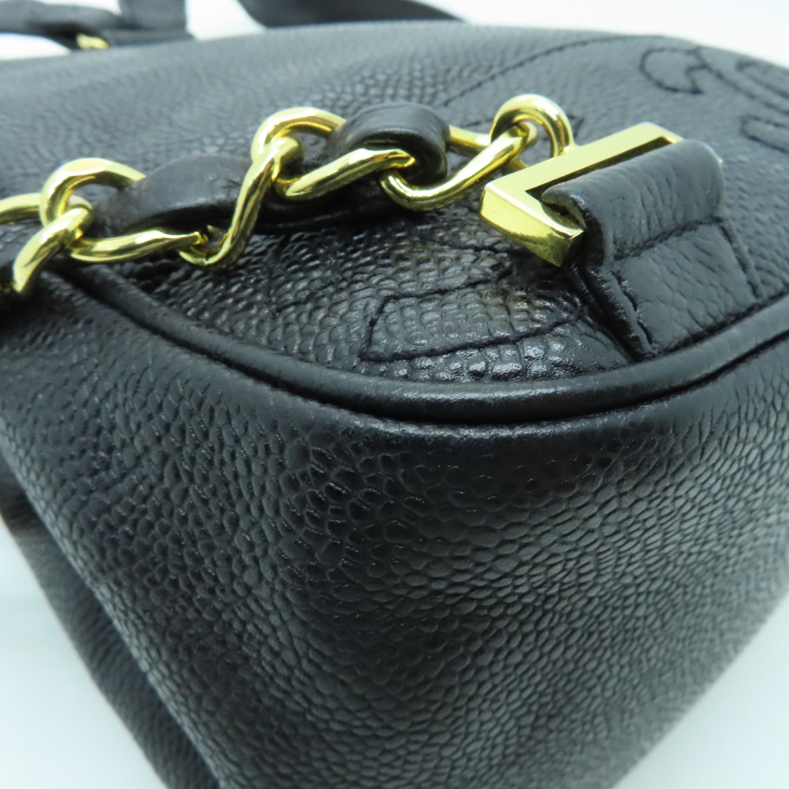 CHANEL Caviar皮革Backpack金扣背包黑色