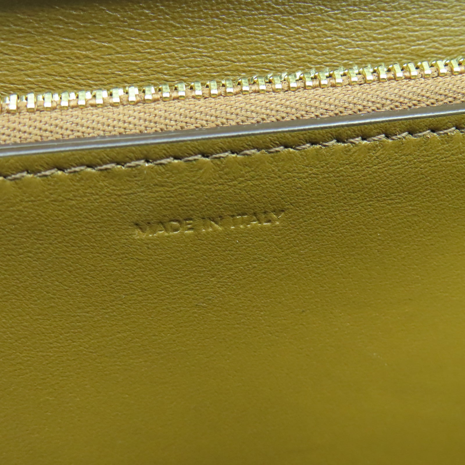 CELINE 牛皮皮革Medium Classic Box金扣肩背袋駱駝色