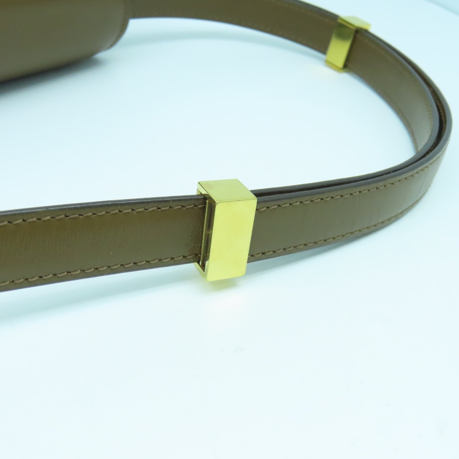 CELINE 牛皮皮革Medium Classic Box金扣肩背袋駱駝色