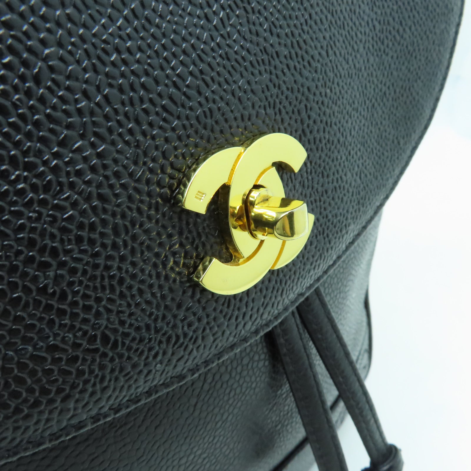 CHANEL Caviar皮革Backpack金扣背包黑色