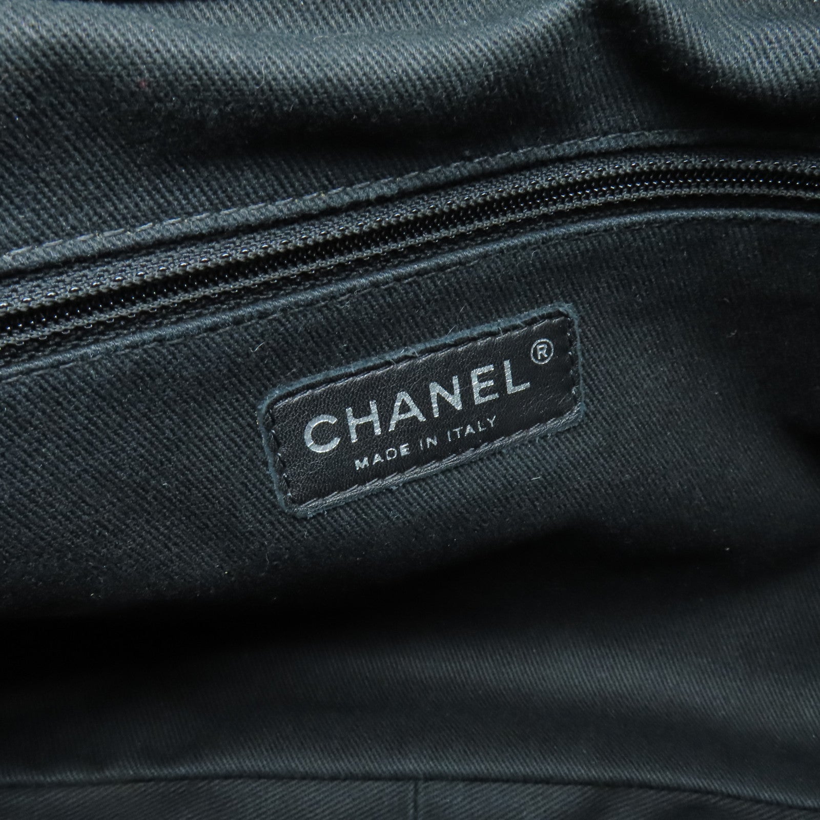 CHANEL rhombic cowhide leather Shoulder Bag silver buckle shoulder bag black