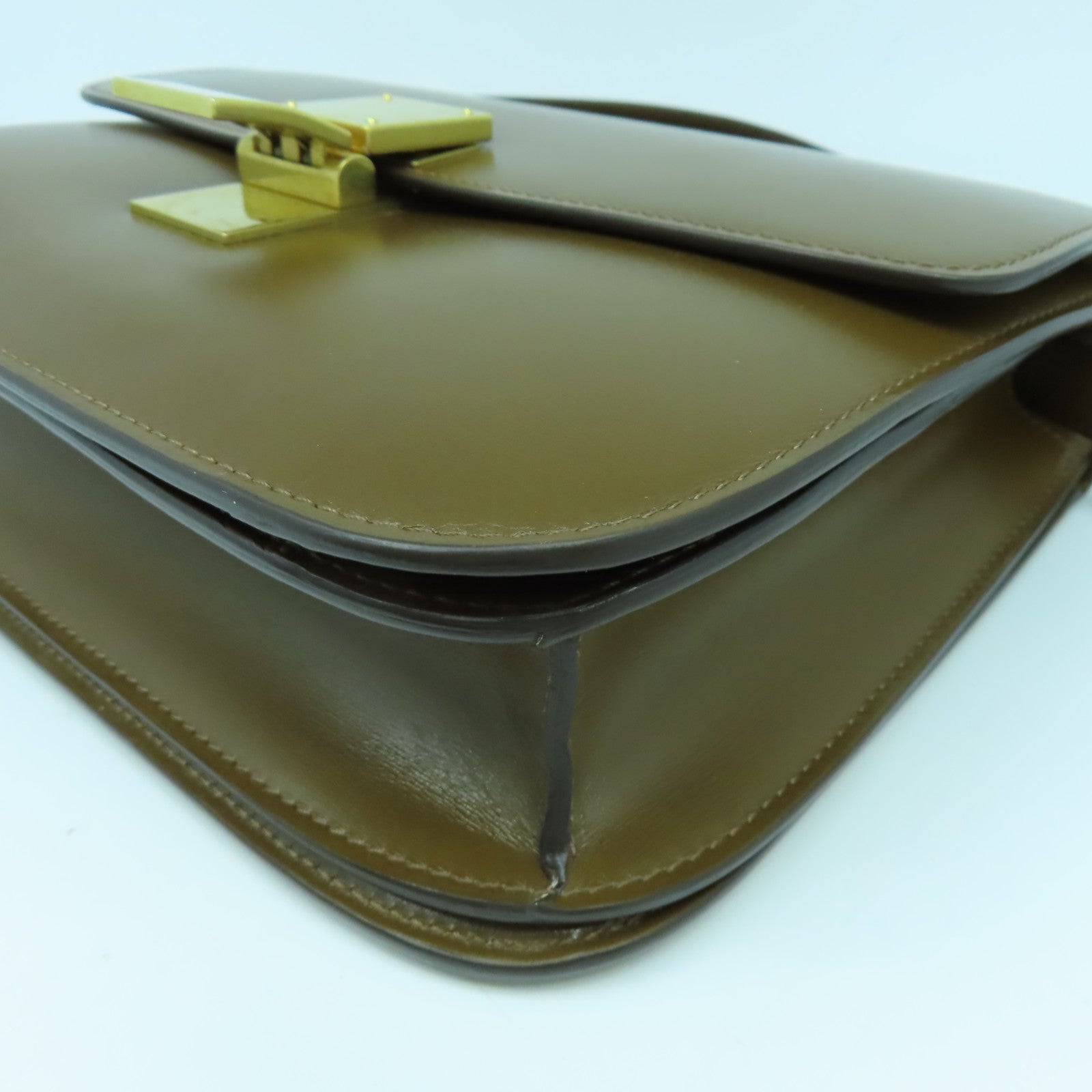 CELINE 牛皮皮革Medium Classic Box金扣肩背袋駱駝色