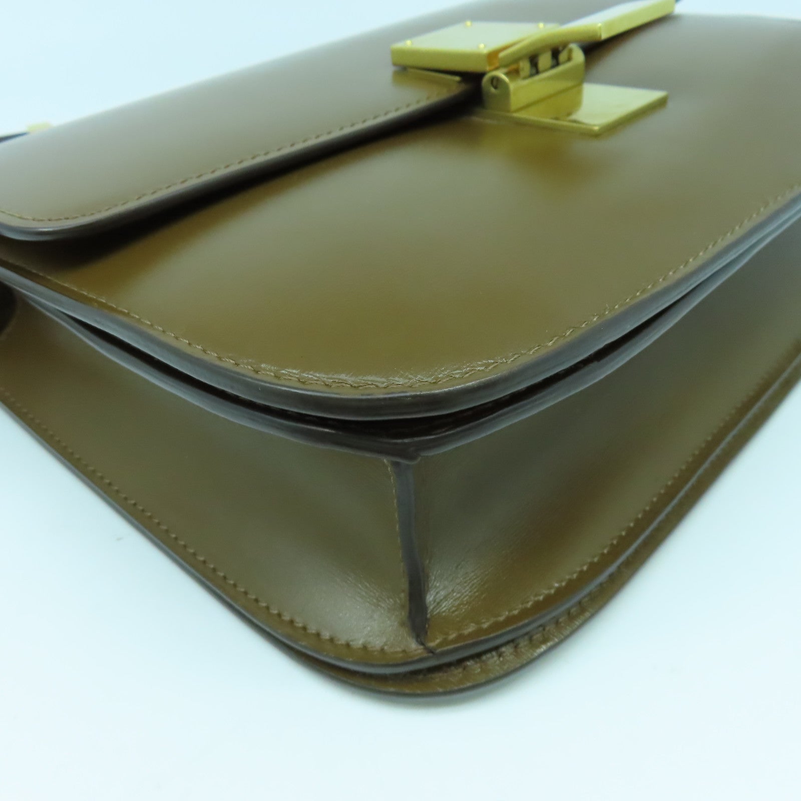 CELINE 牛皮皮革Medium Classic Box金扣肩背袋駱駝色