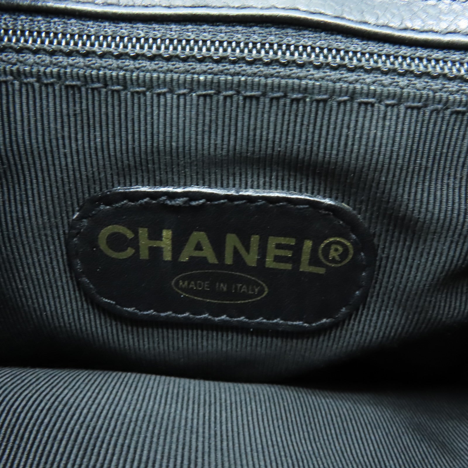 CHANEL Caviar皮革Backpack金扣背包黑色