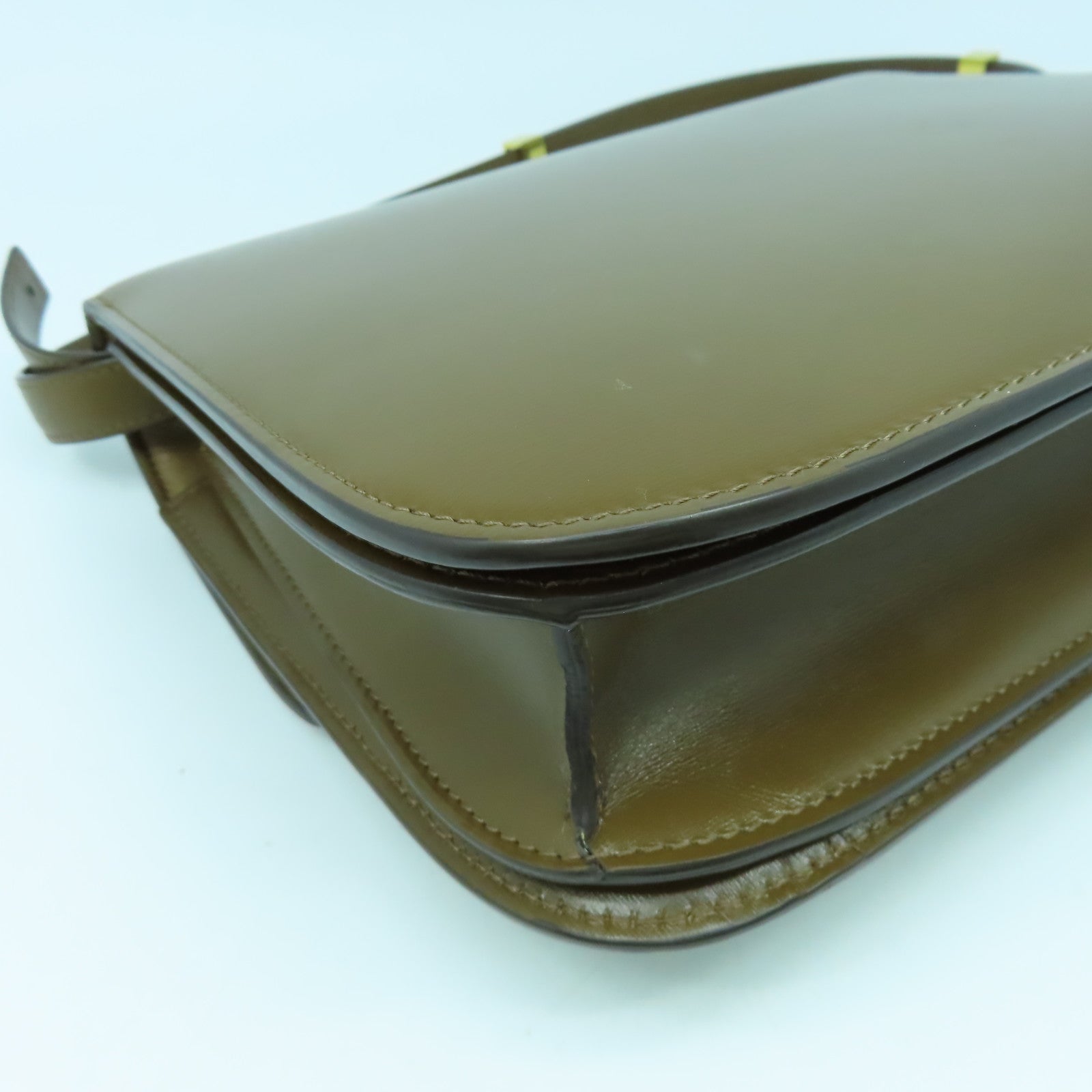 CELINE 牛皮皮革Medium Classic Box金扣肩背袋駱駝色