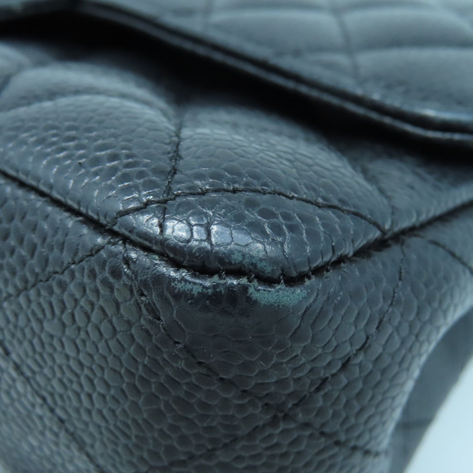 CHANEL 菱格Caviar皮革Classic 25cm金扣鏈帶肩背袋黑色