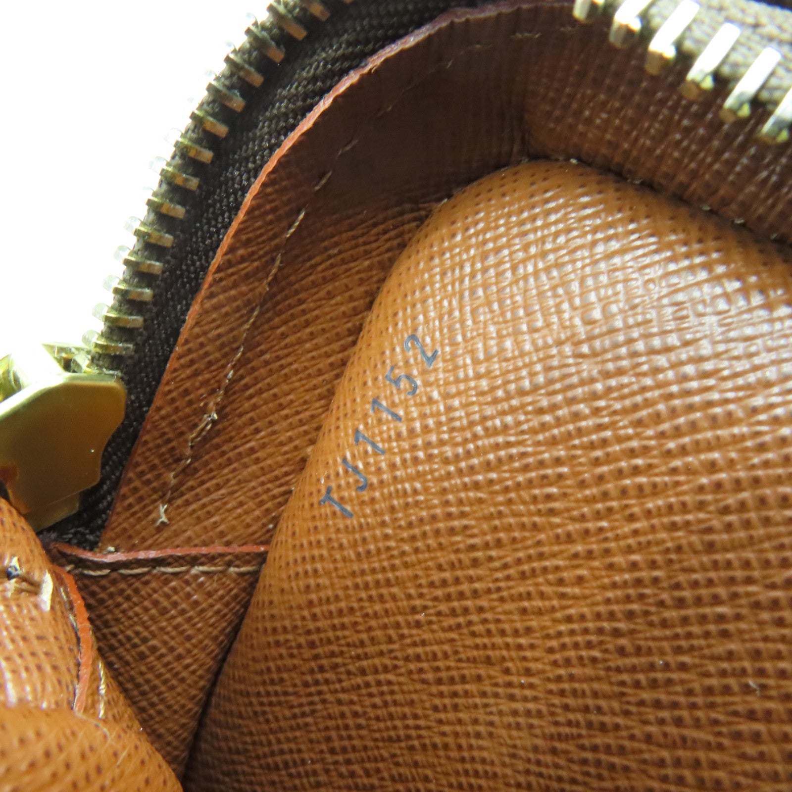 LOUIS VUITTON Monogram Amazon Shoulder Bag肩背袋啡色
