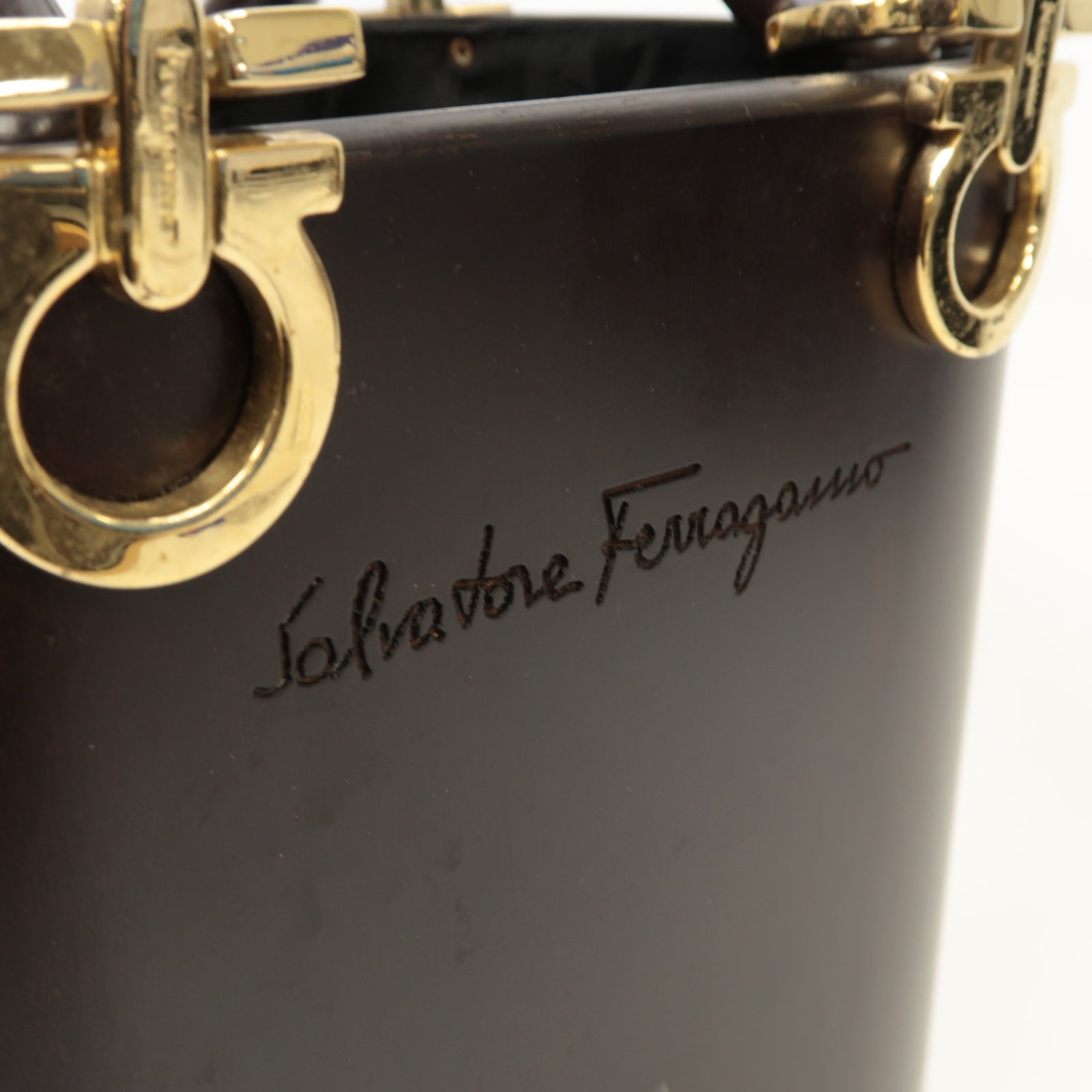 Salvatore Ferragamo 木質Gancini Bucket Bag金扣手挽袋啡色
