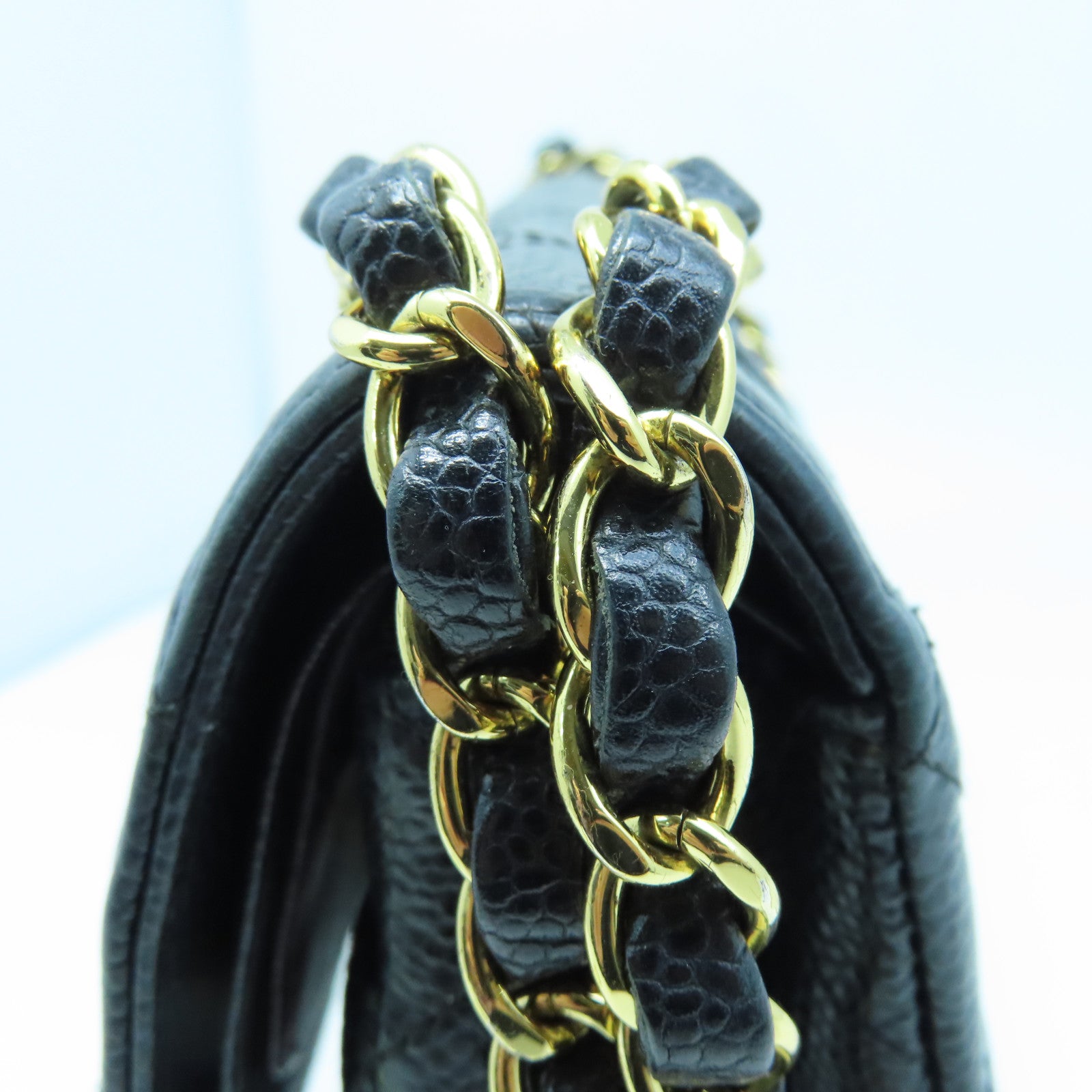 CHANEL 菱格Caviar皮革Classic 25cm金扣鏈帶肩背袋黑色