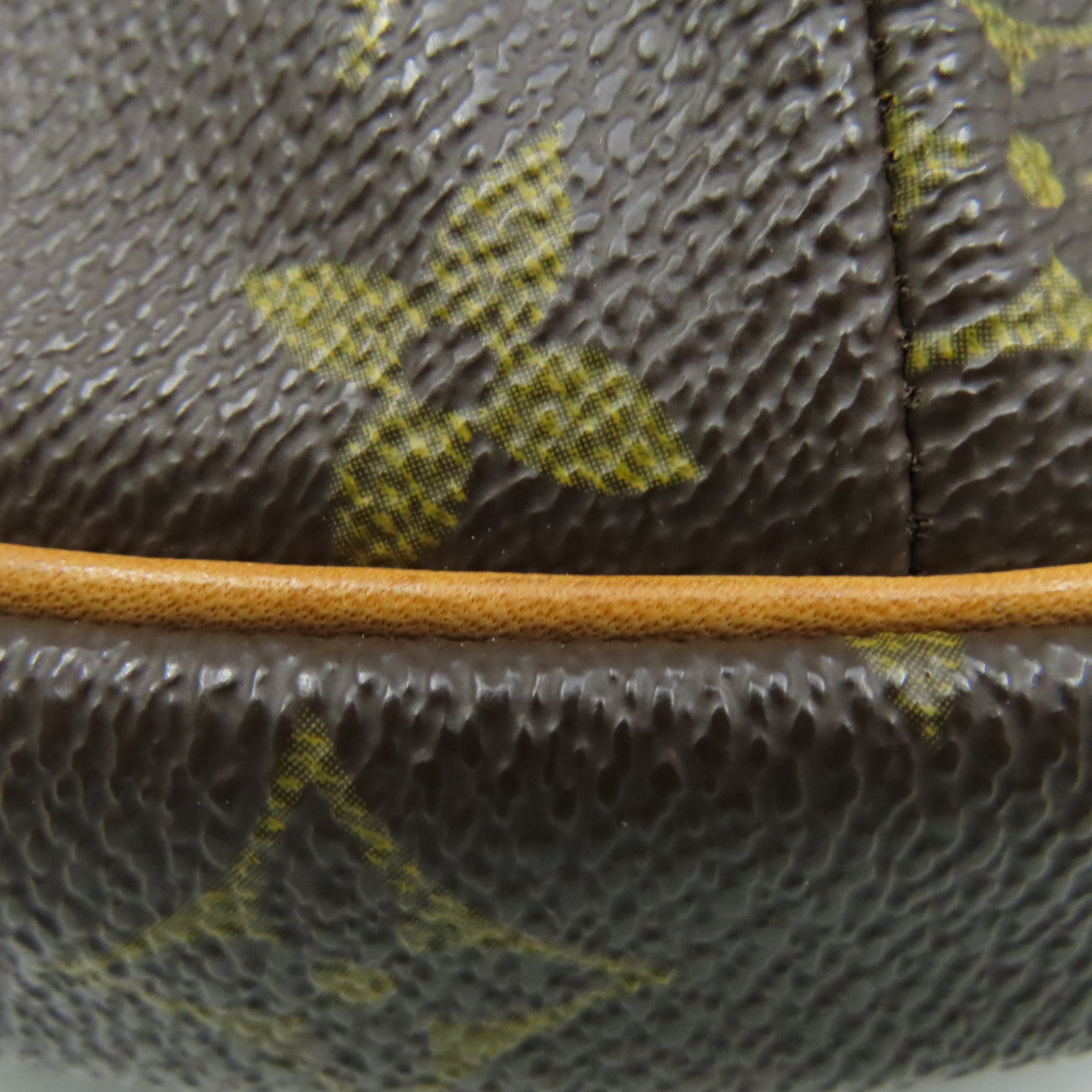 LOUIS VUITTON Monogram Croissant MM Shoulder Bag肩背袋啡色