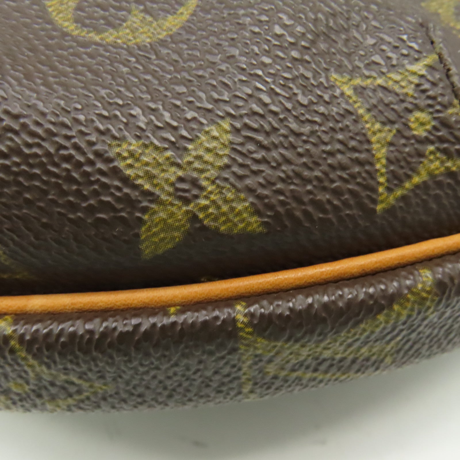 LOUIS VUITTON Monogram Croissant MM Shoulder Bag肩背袋啡色
