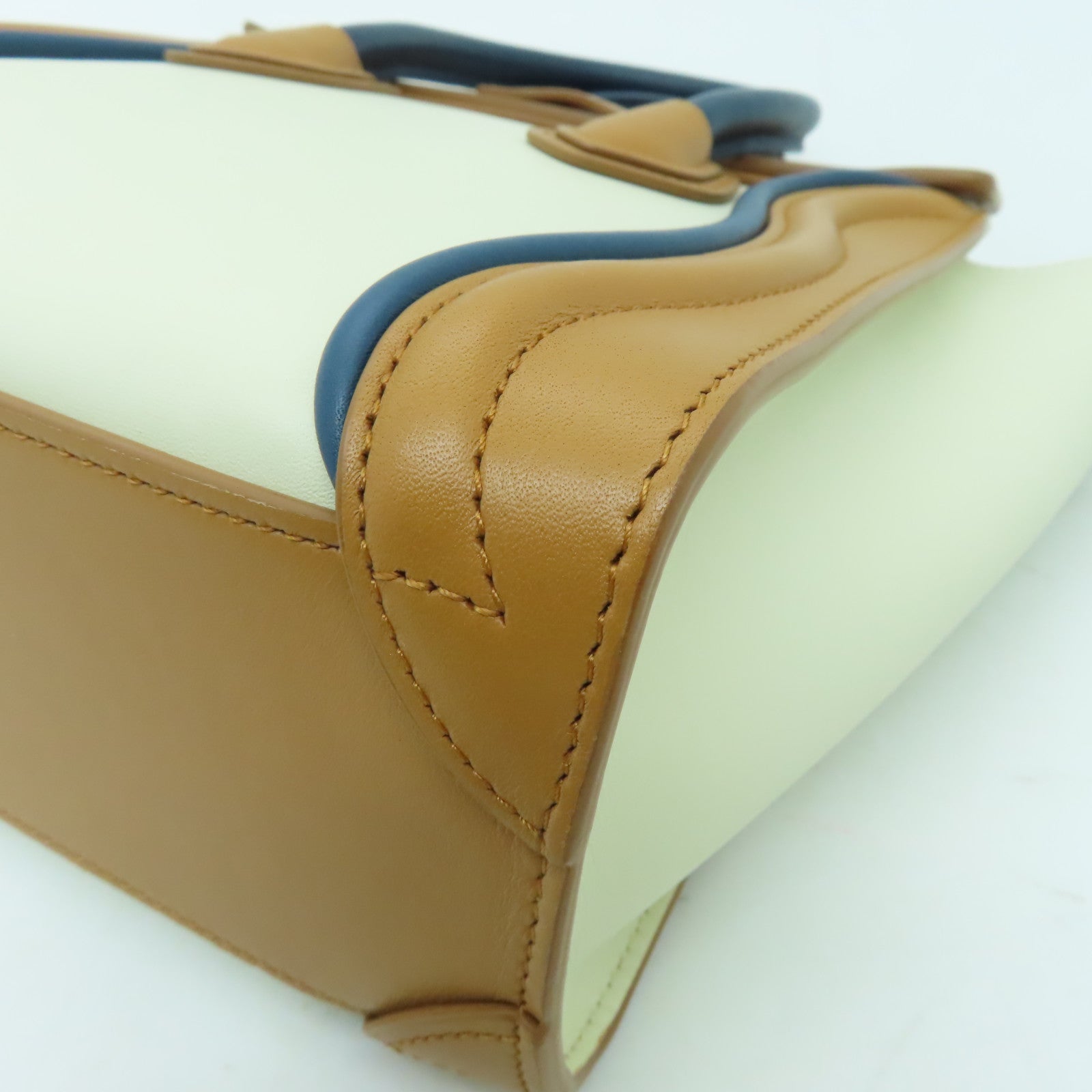 CELINE 牛皮皮革Nano Luggage手挽肩背兩用袋米