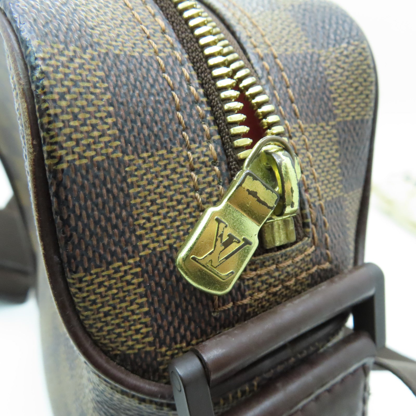 LOUIS VUITTON Damier Olav PM金扣肩背袋啡色