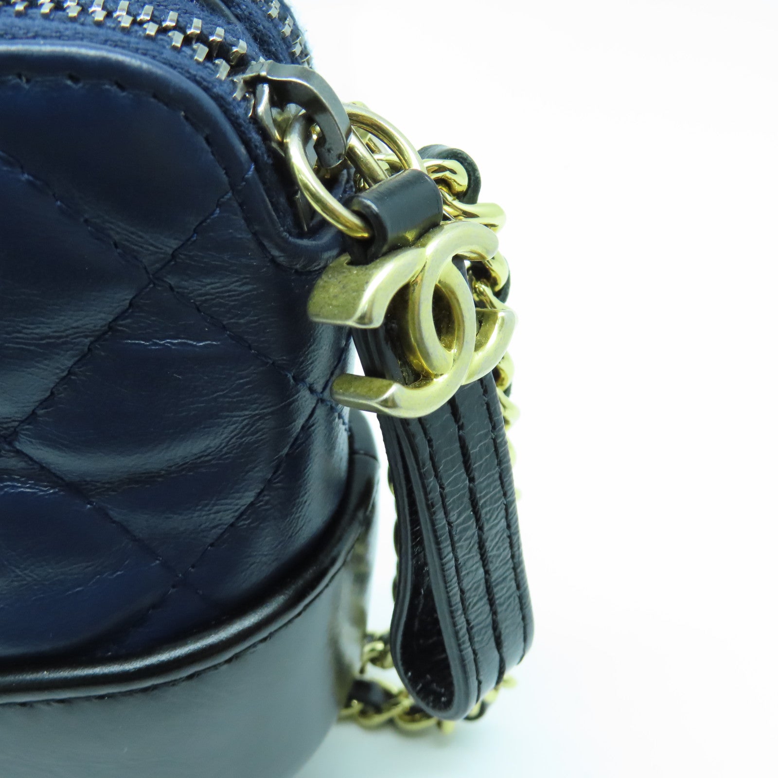 CHANEL 菱格牛皮皮革Gabrielle Clutch With Chain金扣链带肩背袋深蓝色黑色