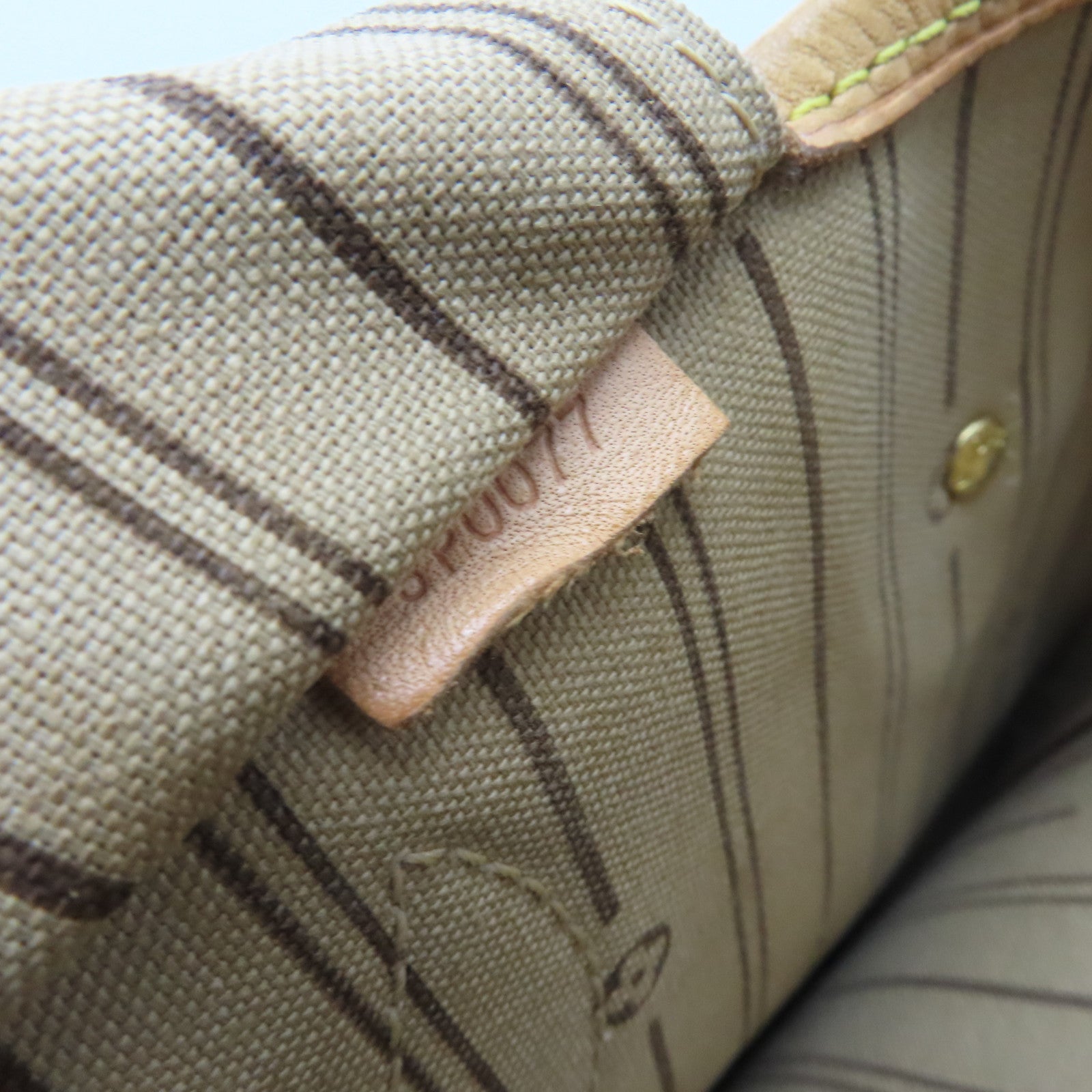 LOUIS VUITTON Monogram Neverfull MM Gold Buckle Shoulder Bag Brown