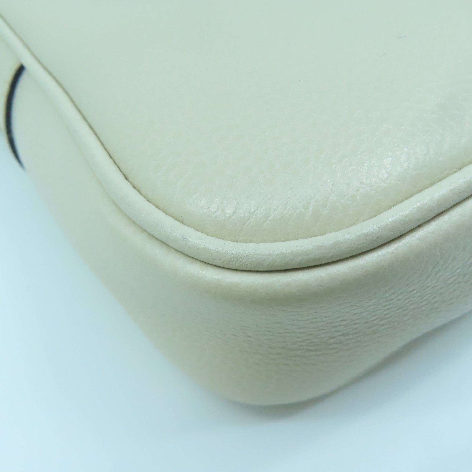 GUCCI 牛皮皮革Shoulder Bag金扣肩背袋白色