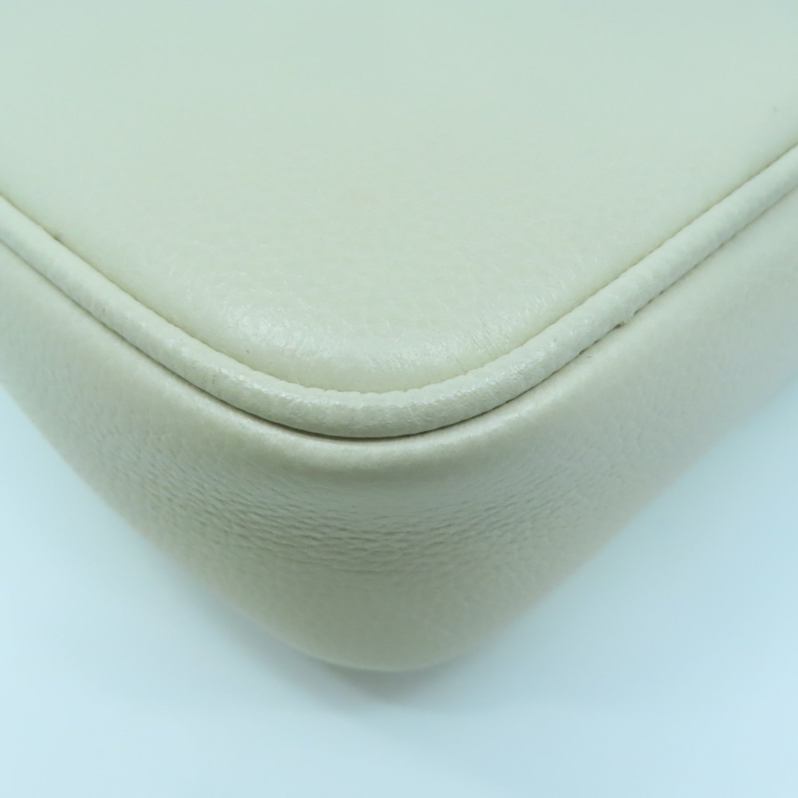 GUCCI 牛皮皮革Shoulder Bag金扣肩背袋白色