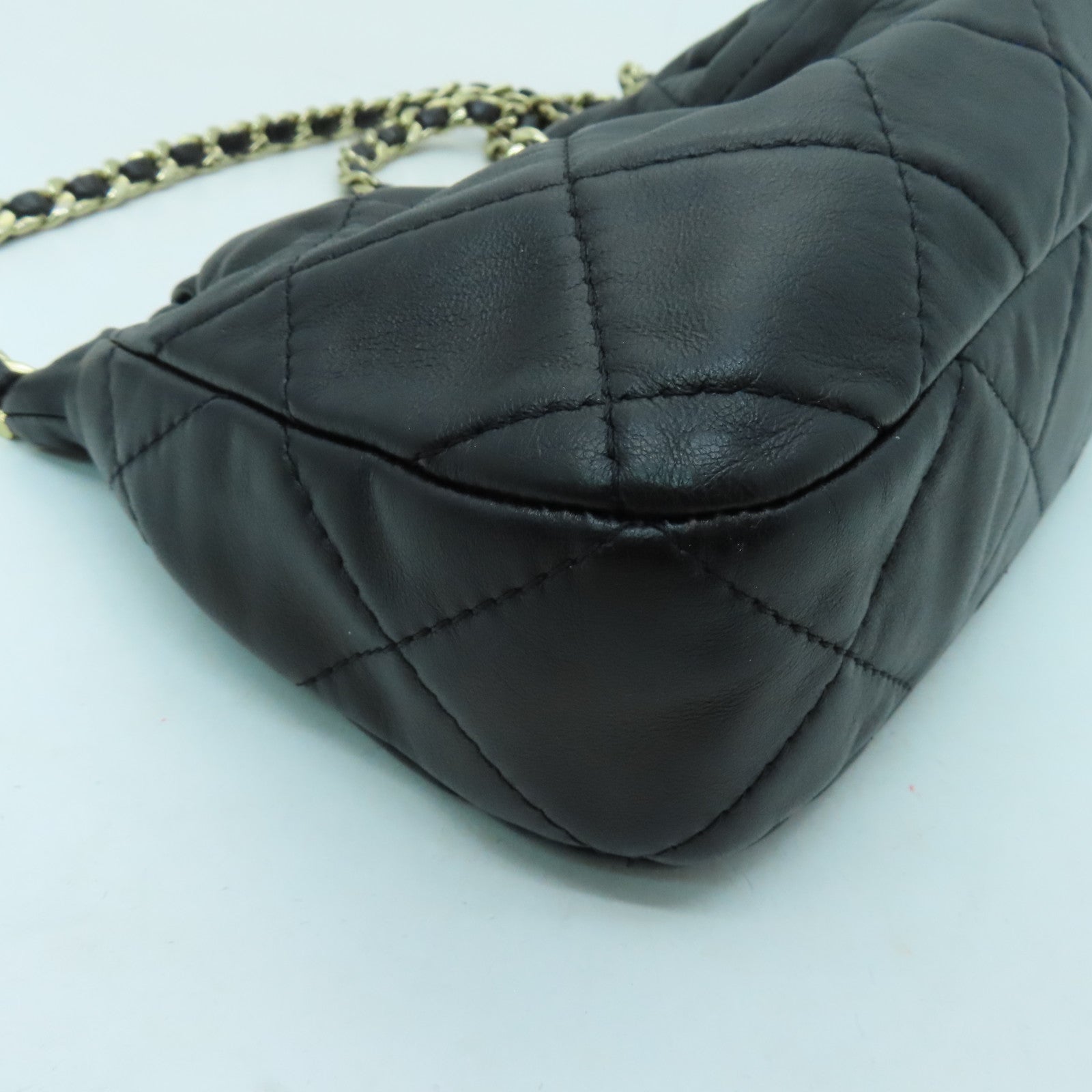 CHANEL 羊皮皮革Chain Shoulder金扣鏈帶肩背袋黑色
