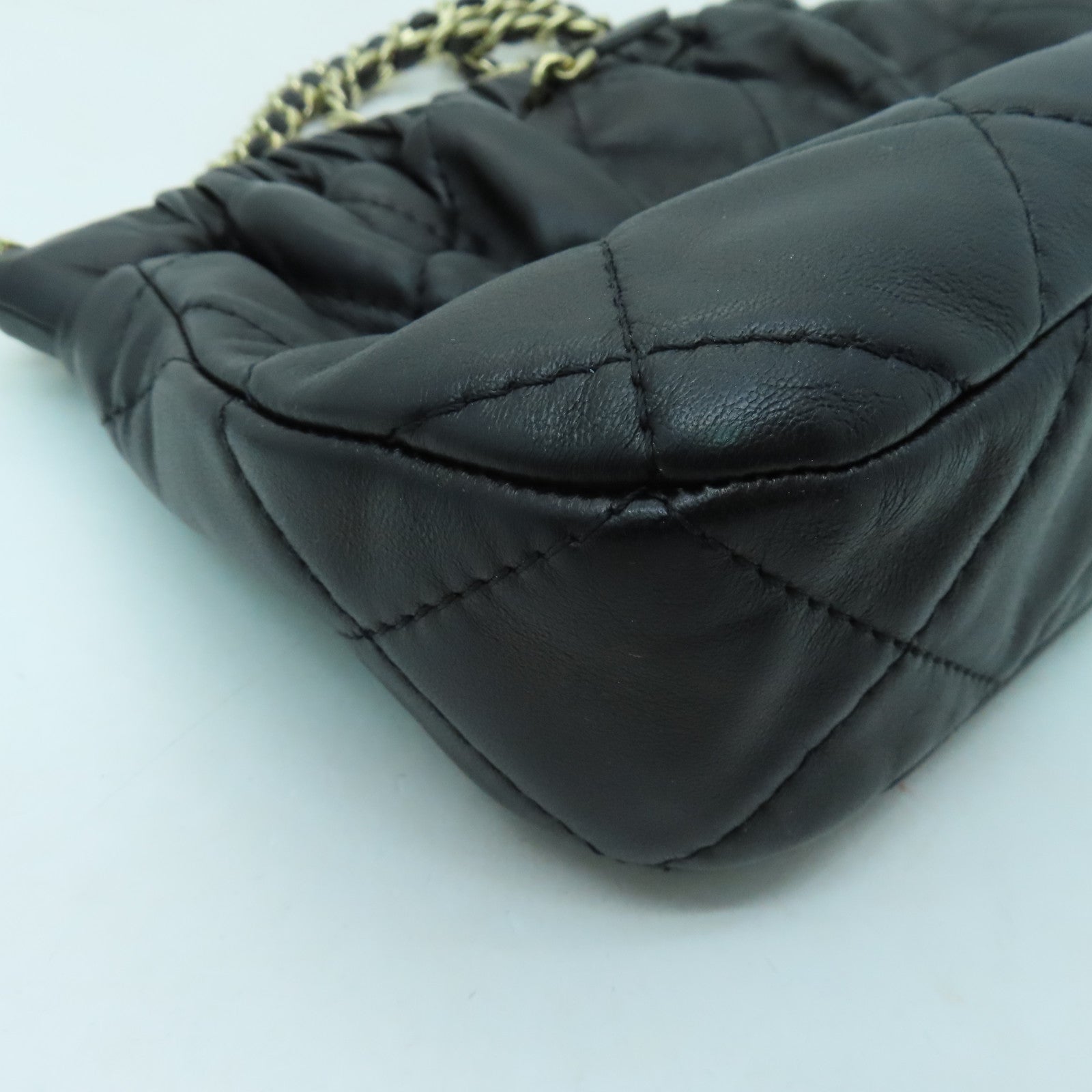 CHANEL 羊皮皮革Chain Shoulder金扣鏈帶肩背袋黑色