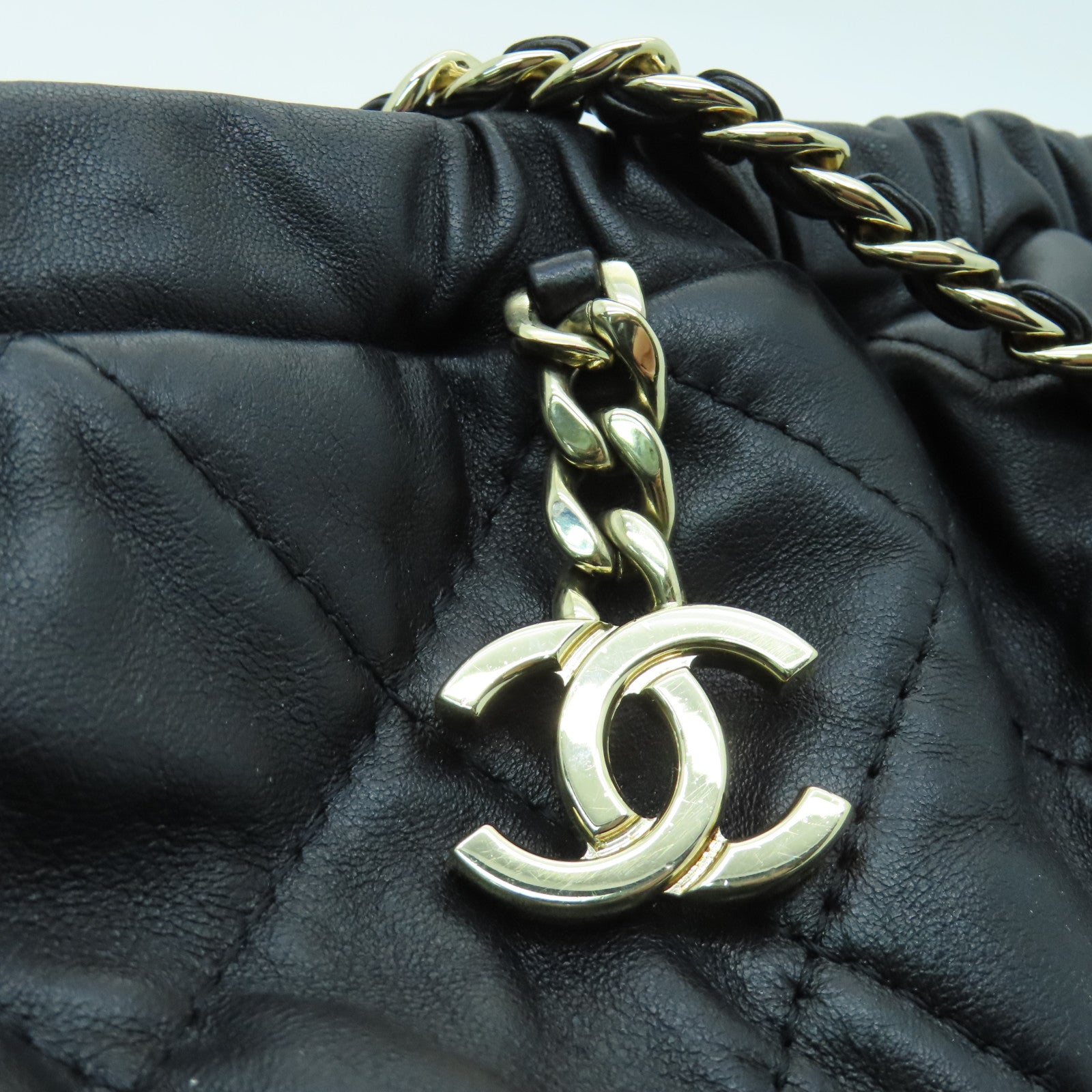CHANEL 羊皮皮革Chain Shoulder金扣鏈帶肩背袋黑色