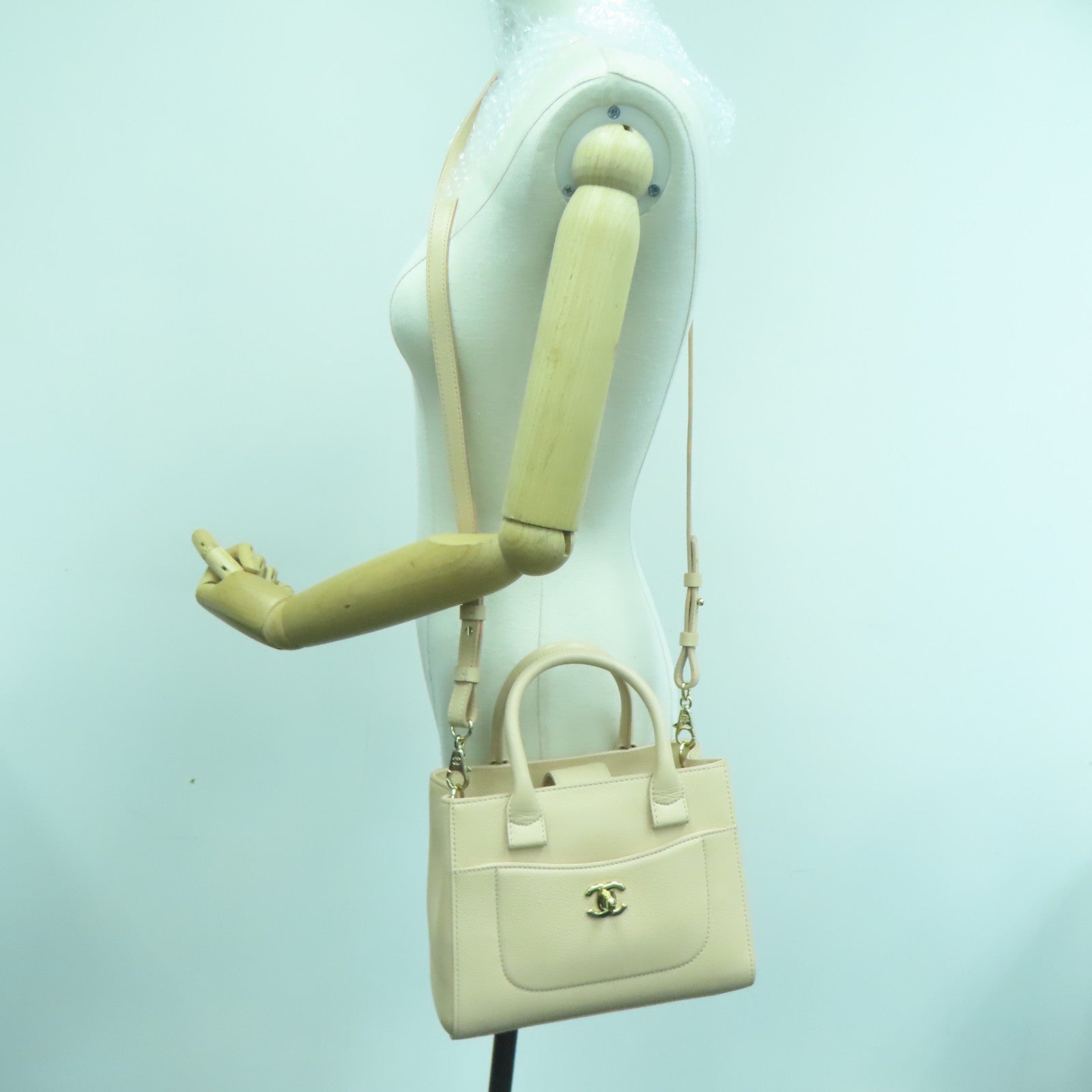 CHANEL Caviar皮革2Way Shoulder金扣手挽肩背两用袋米色い