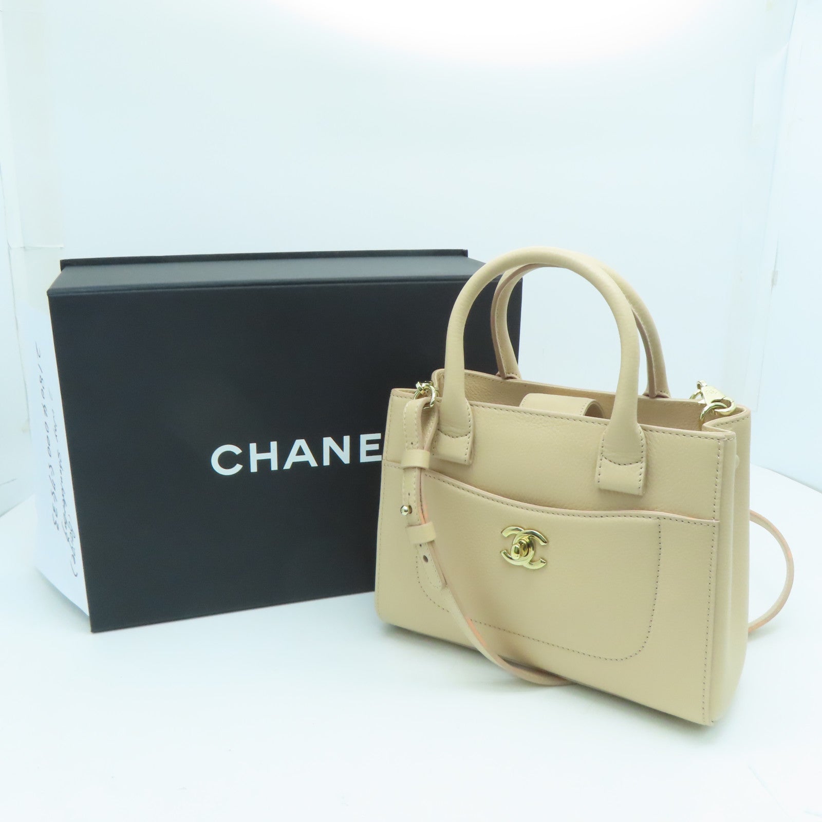 CHANEL Caviar皮革2Way Shoulder金扣手挽肩背两用袋米色い