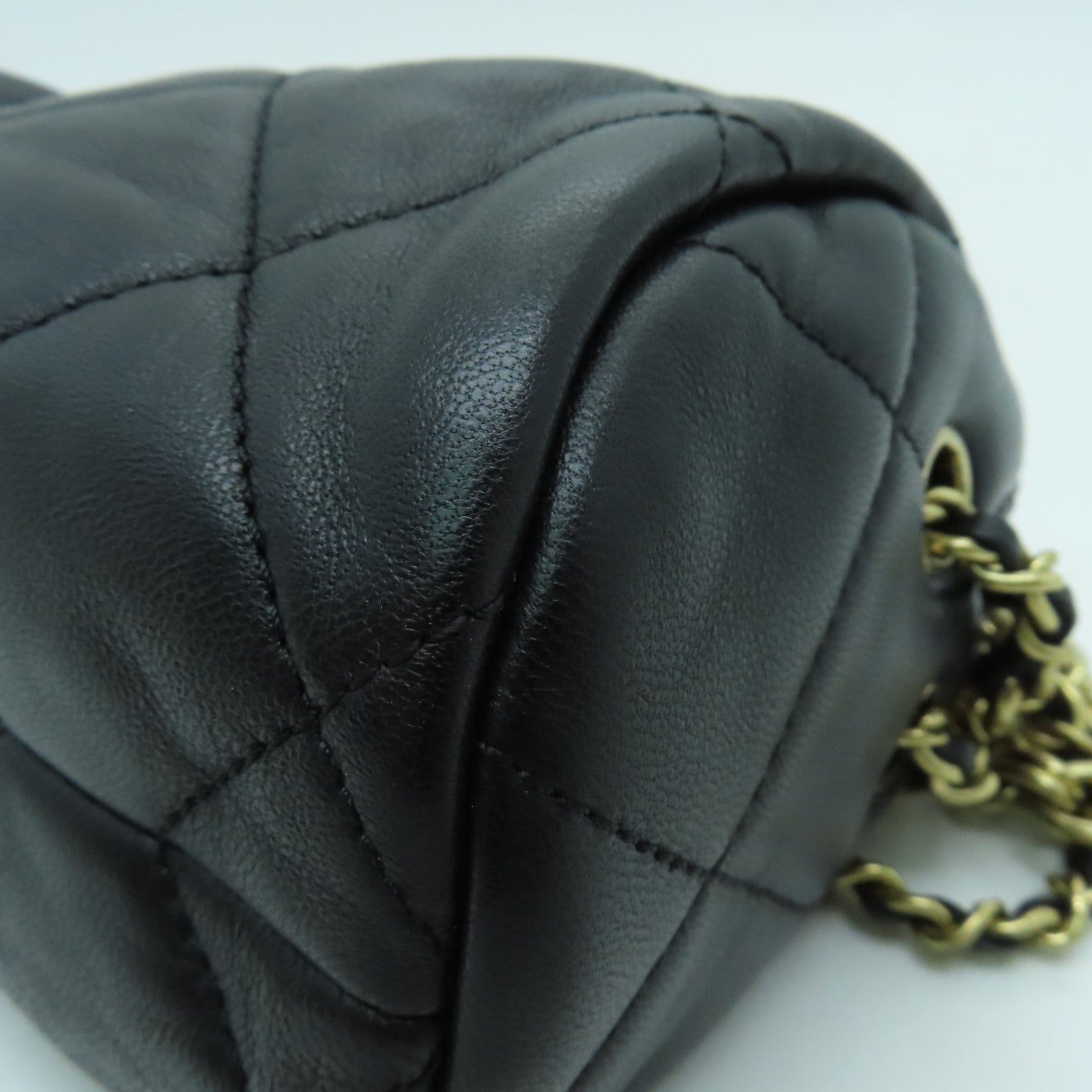 CHANEL 菱格牛皮皮革Chain Shoulder金扣鏈帶肩背袋黑色