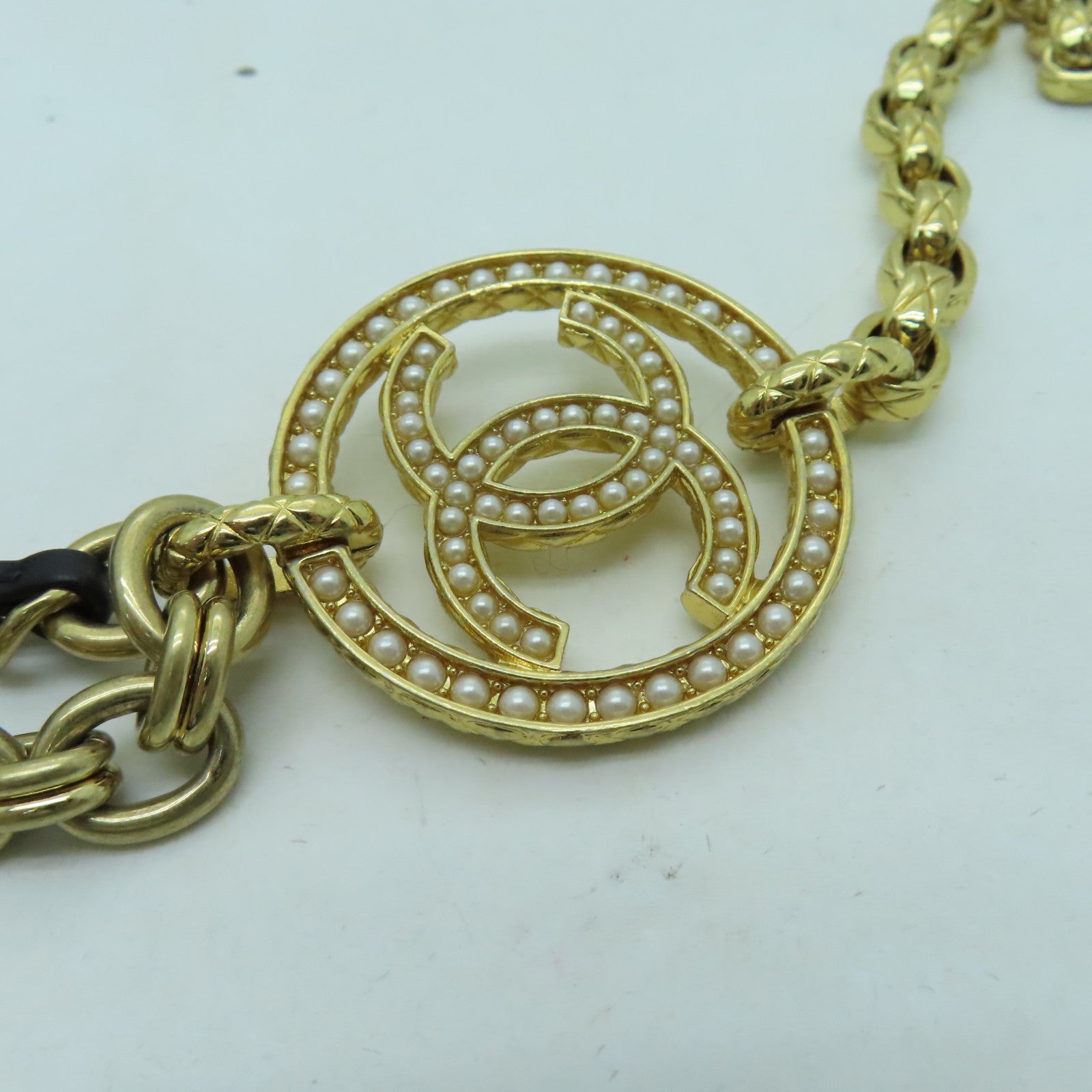 CHANEL 菱格牛皮皮革Chain Shoulder金扣鏈帶肩背袋黑色