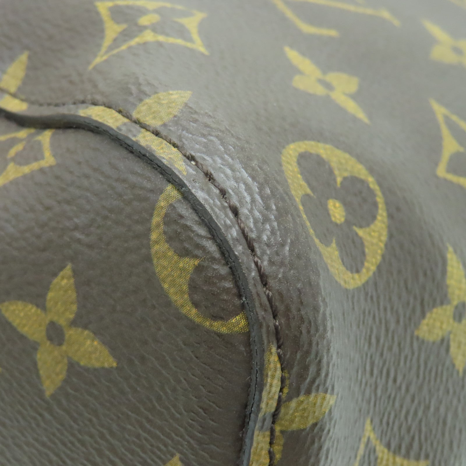 LOUIS VUITTON Monogram Neo Noe MM Gold Buckle Shoulder Bag Brown