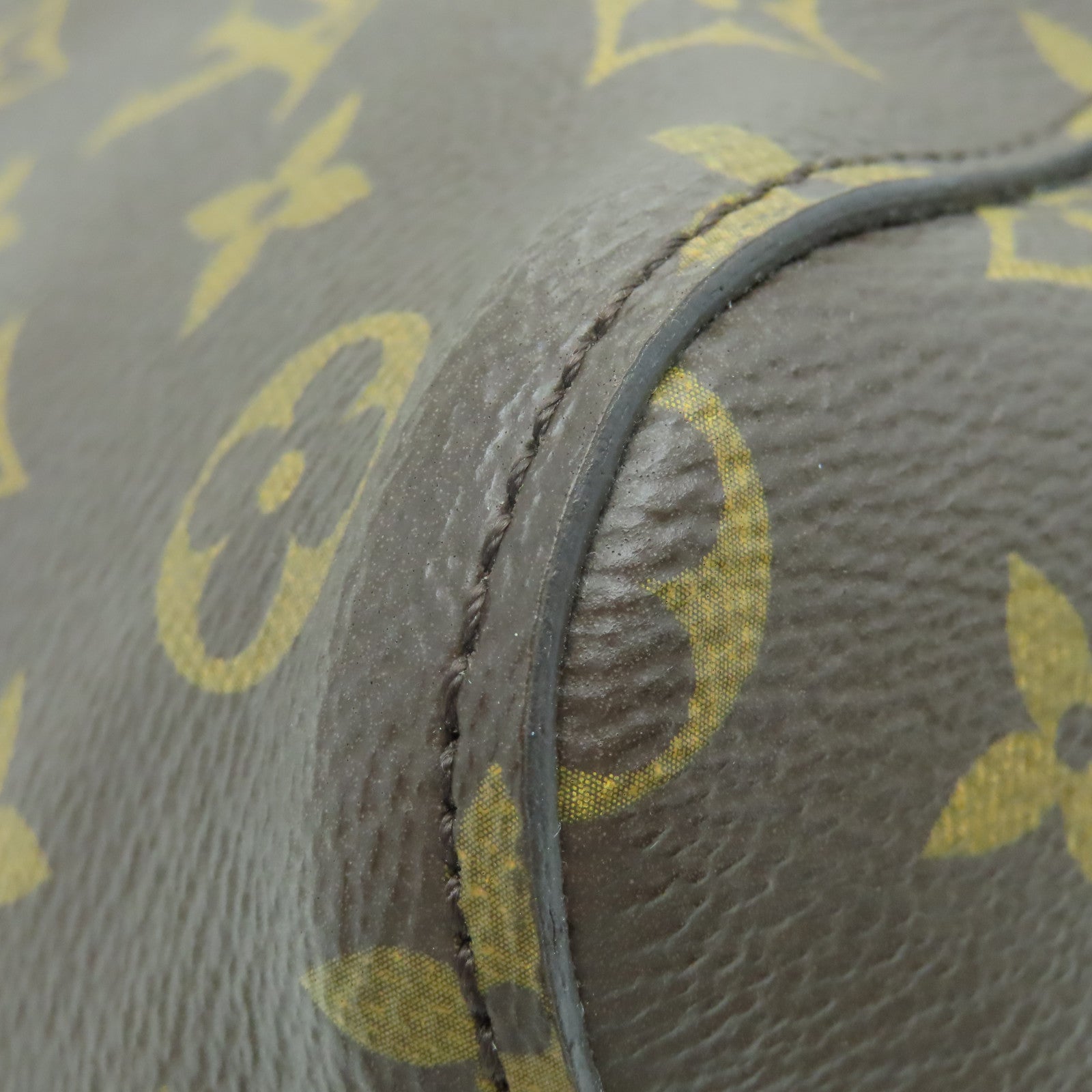 LOUIS VUITTON Monogram Neo Noe MM Gold Buckle Shoulder Bag Brown